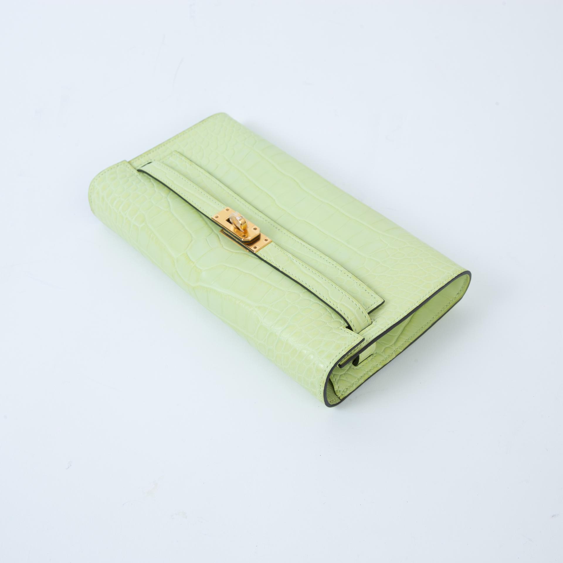 SA超美品 HERMÈS 愛馬仕 Kelly To Go 錢包 R9 嫩芽綠 Jaune Bourgeon □ 短吻鱷 霧面 金扣 Z刻 2021年 - 6