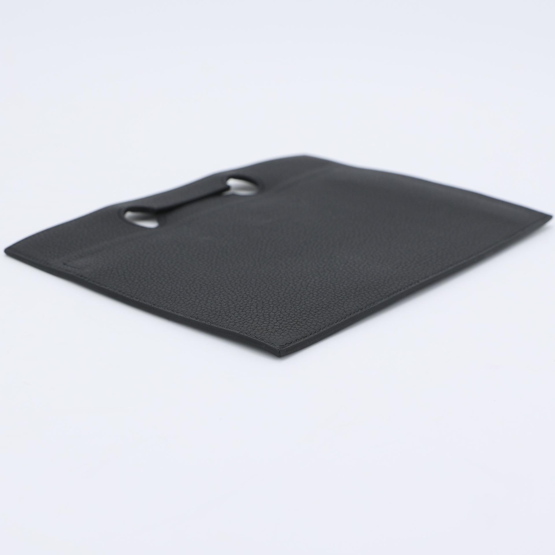 Excellent ( Rank SA ) HERMÈS Pochette BackPocket 25 Black (89) Togo Gold hardware Z (2021) - 3
