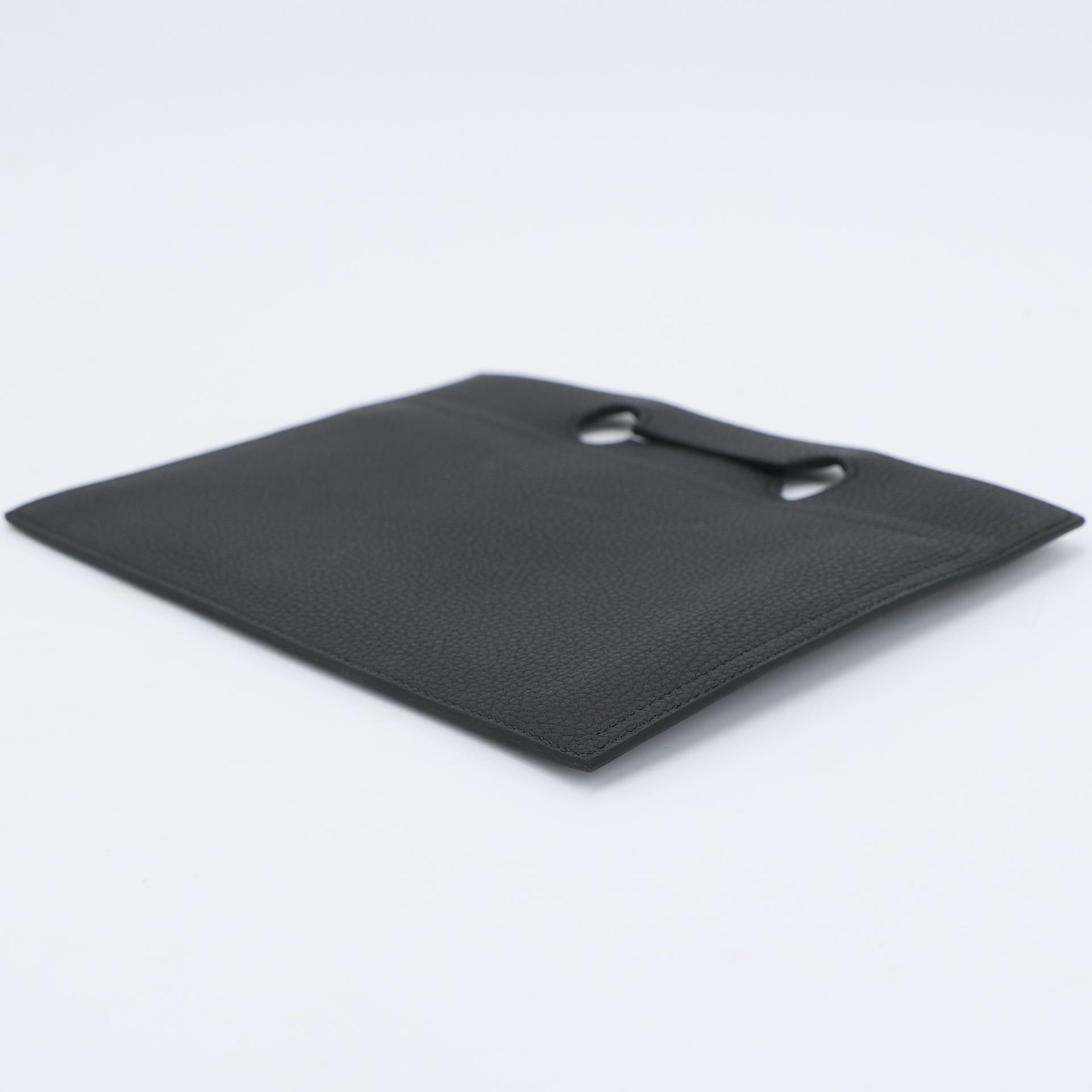 Excellent ( Rank SA ) HERMÈS Pochette BackPocket 25 Black (89) Togo Gold hardware Z (2021) - 4