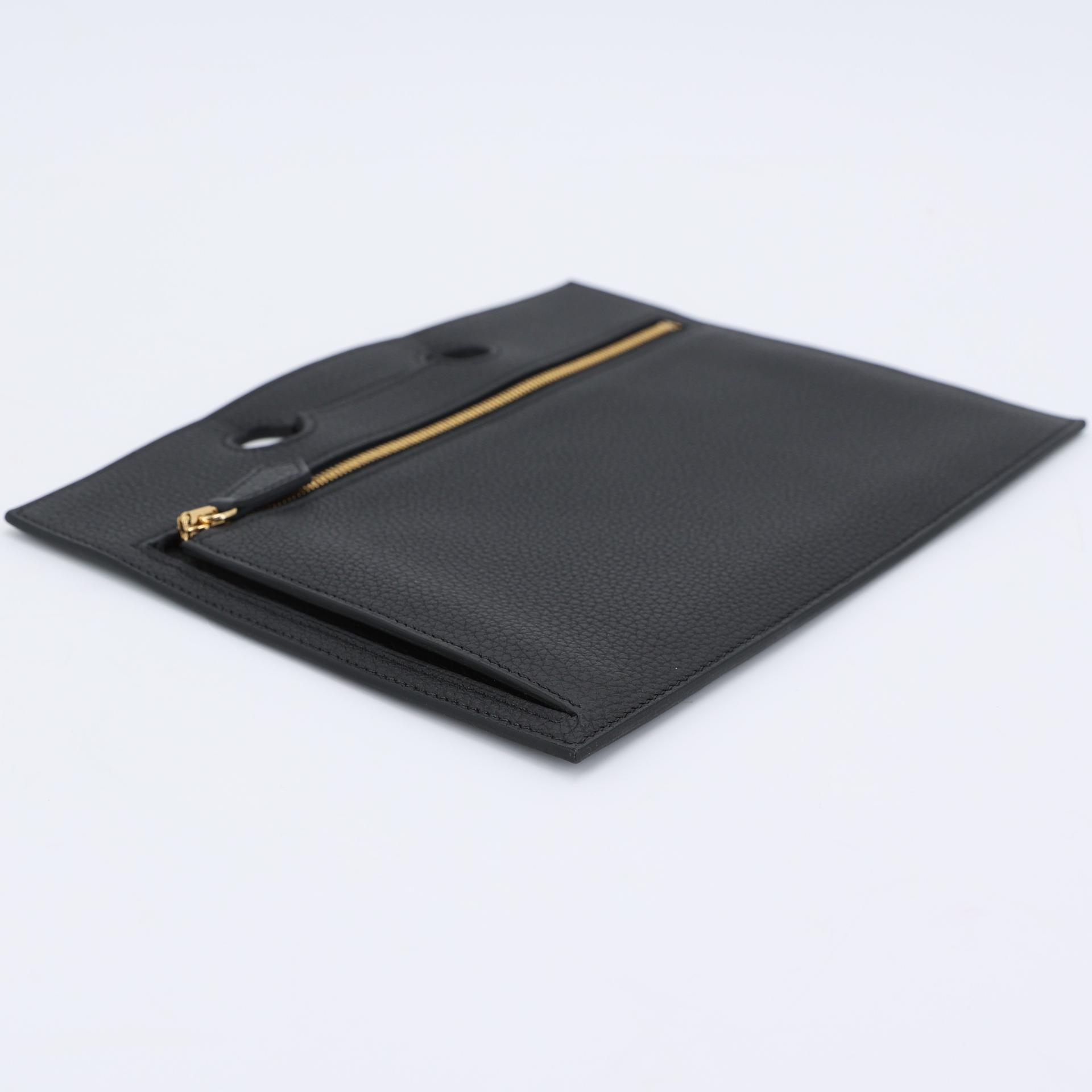Excellent ( Rank SA ) HERMÈS Pochette BackPocket 25 Black (89) Togo Gold hardware Z (2021) - 5