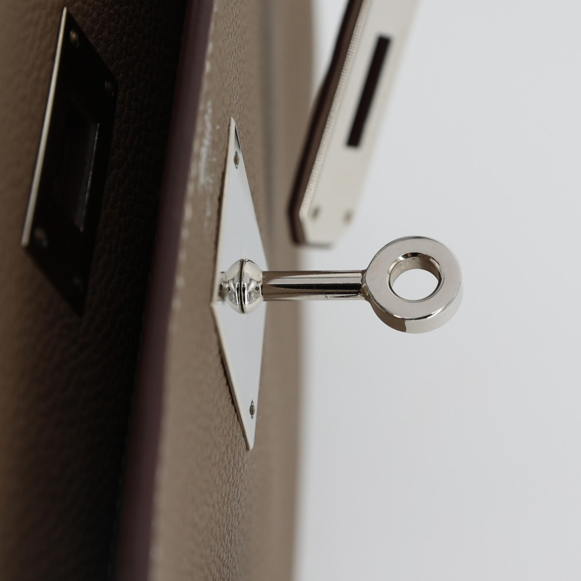Excellent ( Rank SA ) HERMÈS Kelly 28 Etoupe (18) Togo Palladium hardware Y (2020) - 11