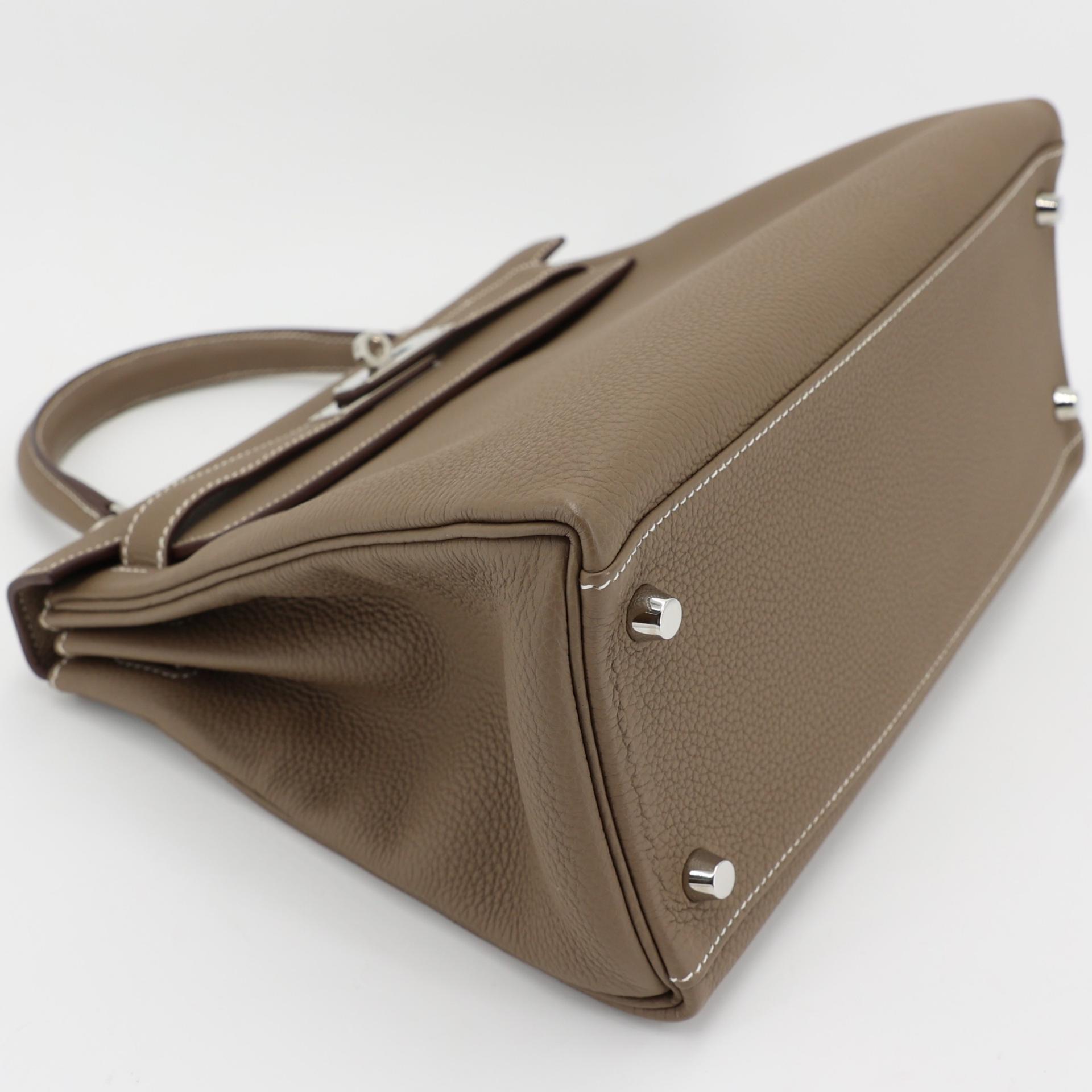 Excellent ( Rank SA ) HERMÈS Kelly 28 Etoupe (18) Togo Palladium hardware Y (2020) - 4