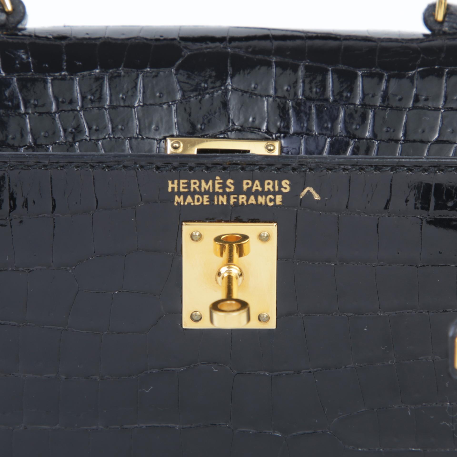 Good ( Rank AB) HERMÈS Mini Mini Kelly Black (89) Shiny Porosus Crocodile Gold hardware Circle V (1992) - 9