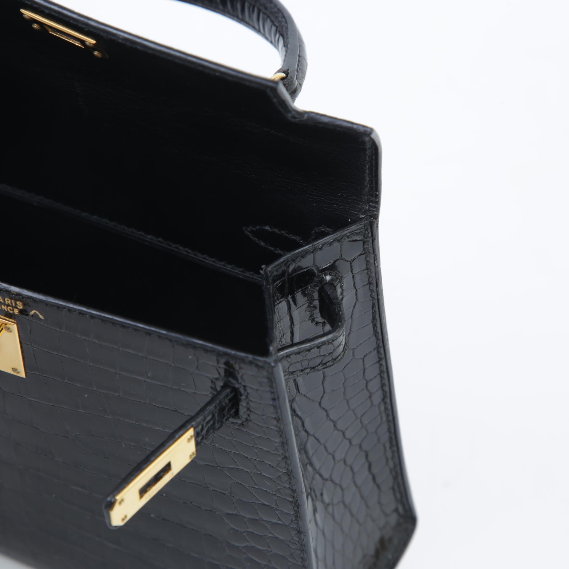 Good ( Rank AB) HERMÈS Mini Mini Kelly Black (89) Shiny Porosus Crocodile Gold hardware Circle V (1992) - 11