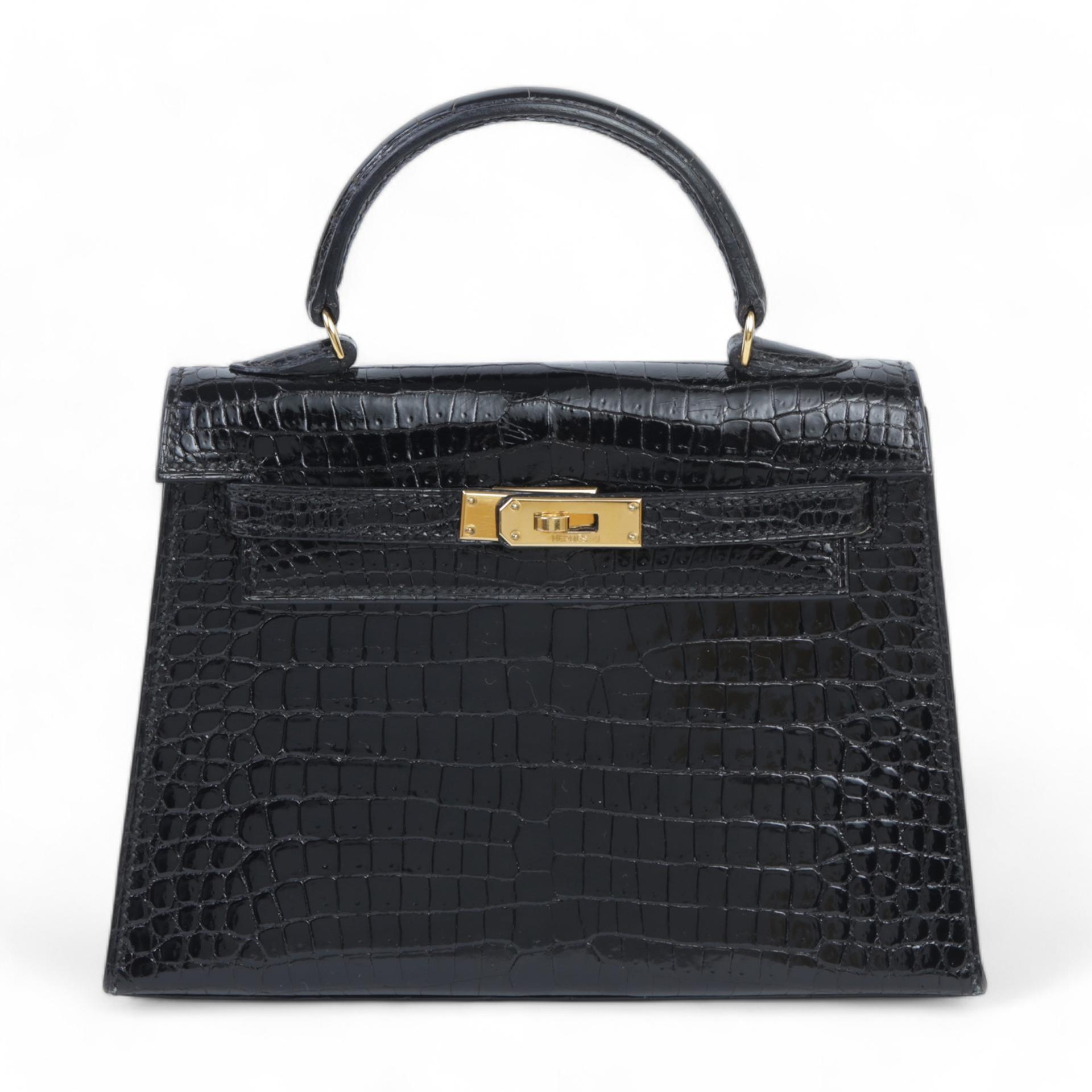 Good ( Rank AB) HERMÈS Mini Mini Kelly Black (89) Shiny Porosus Crocodile Gold hardware Circle V (1992) - 1