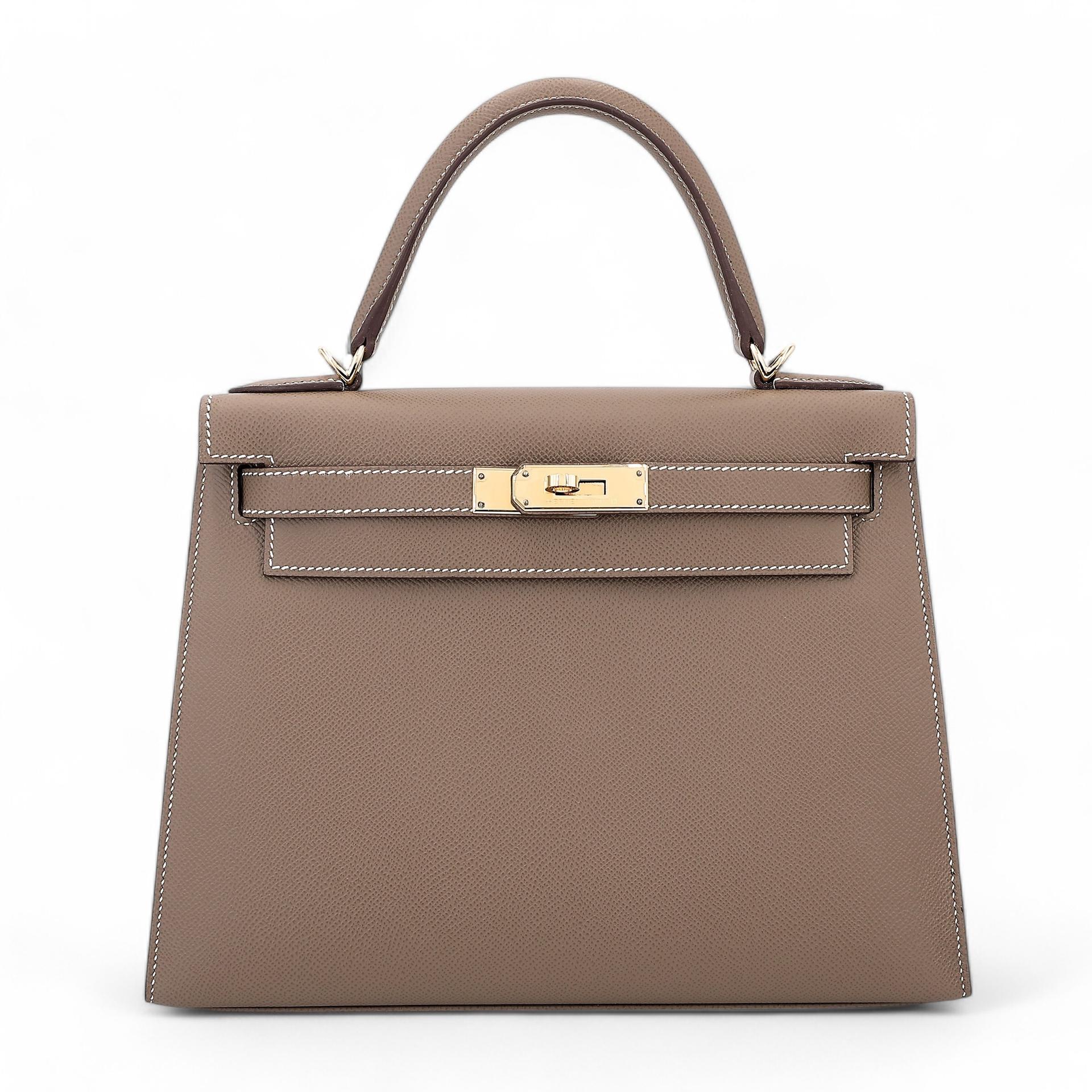 Excellent ( Rank SA ) HERMÈS Kelly 28 Sellier Etoupe (18) Epsom Gold hardware U (2022) - 1