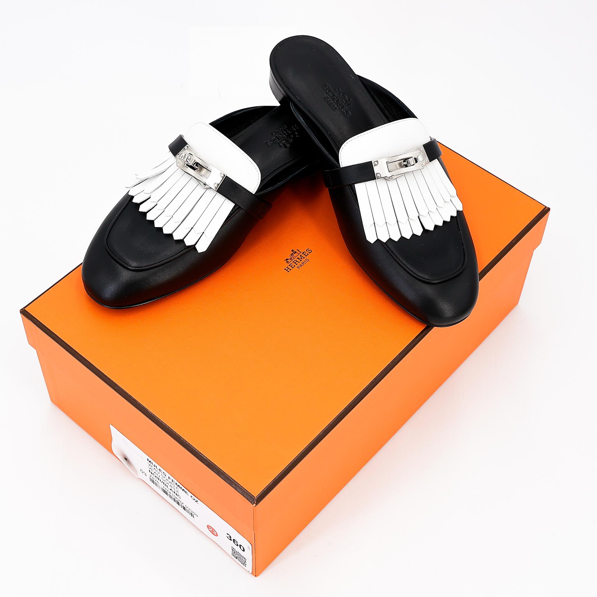 Brand New ( Rank N ) HERMÈS Oz mule Black (89) White (01) Calfskin Palladium hardware - 20