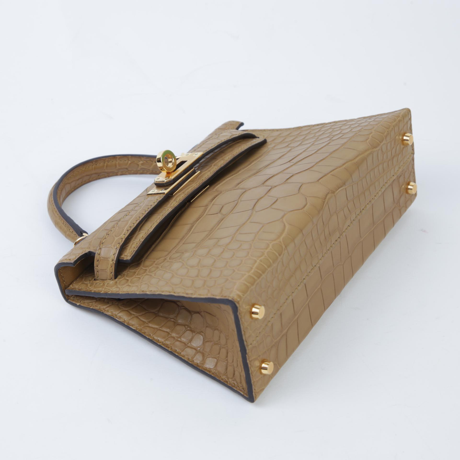 Excellent ( Rank SA ) HERMÈS Mini Kelly II Kraft (2H) Matte Alligator Gold hardware Z (2021) - 4