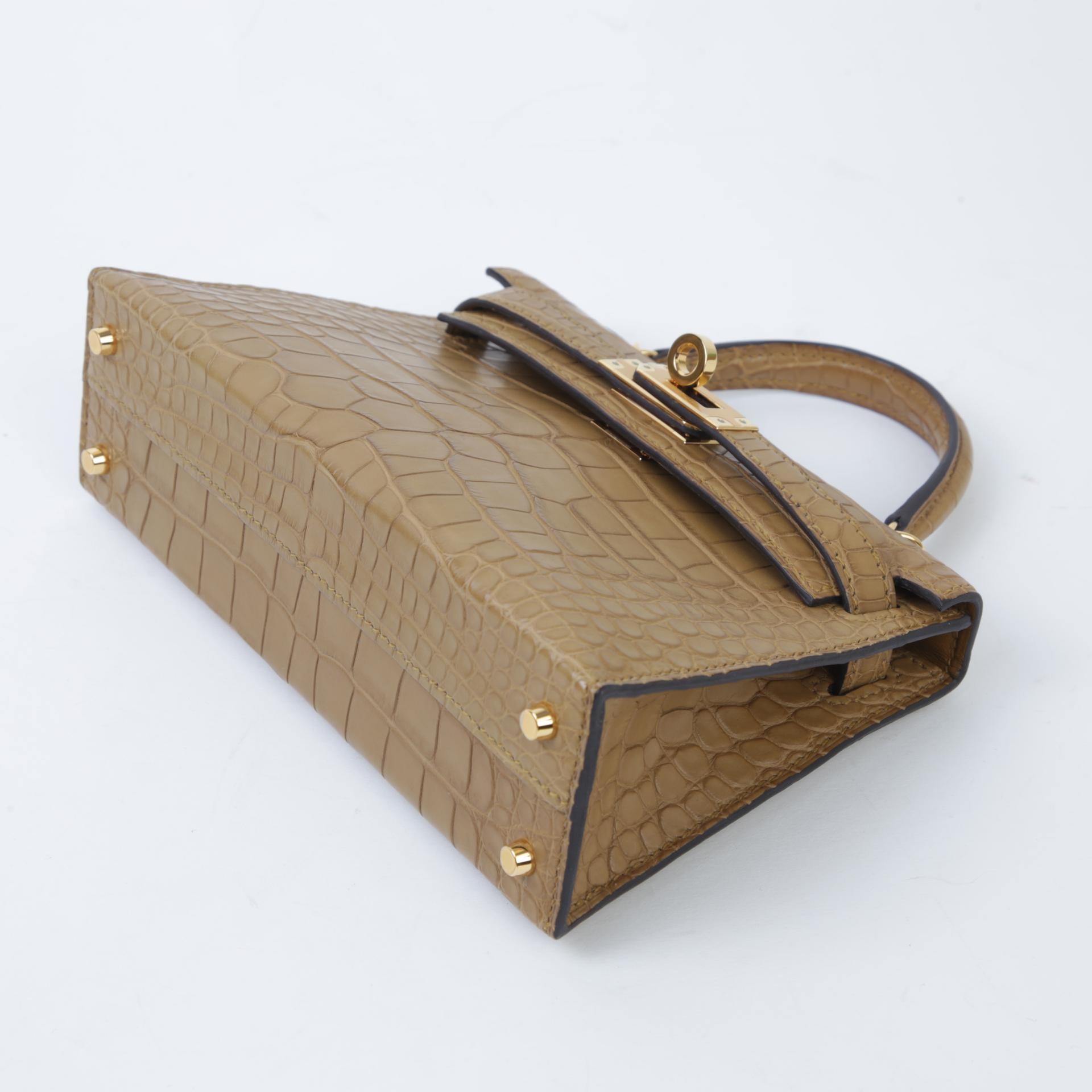 Excellent ( Rank SA ) HERMÈS Mini Kelly II Kraft (2H) Matte Alligator Gold hardware Z (2021) - 5