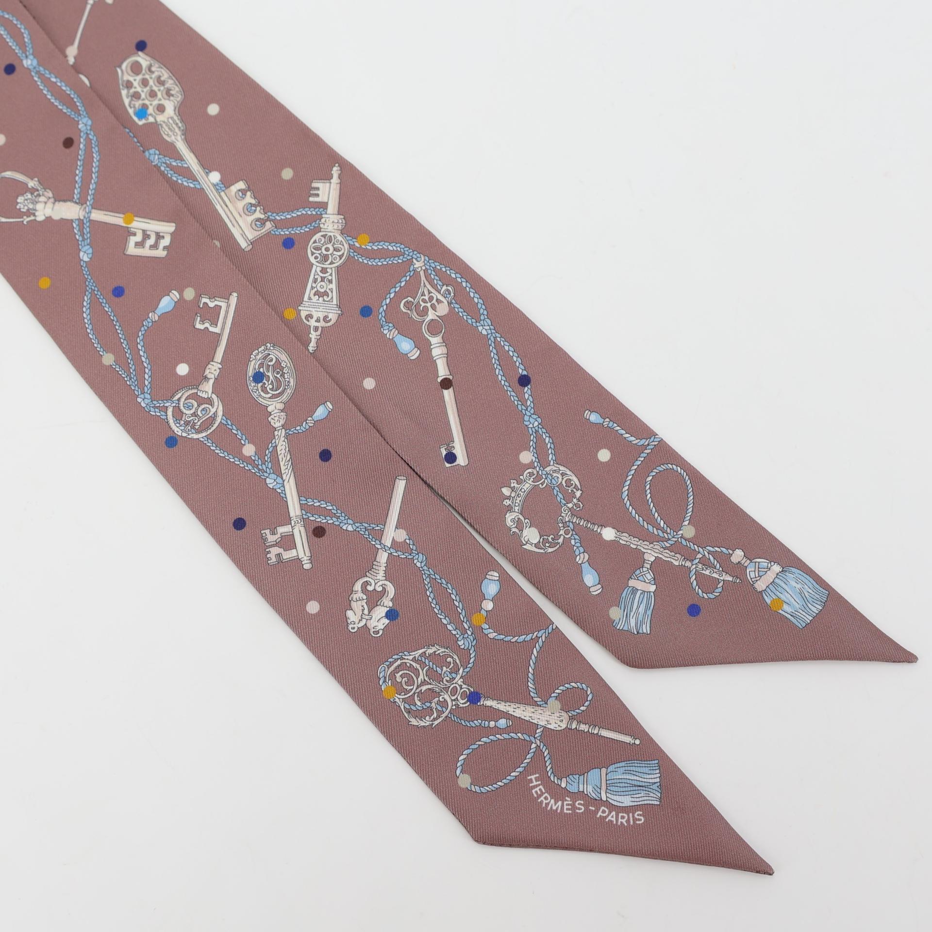 Brand New ( Rank N ) HERMÈS Twilly Les Cles a Pois Marron Glace Silk - 3