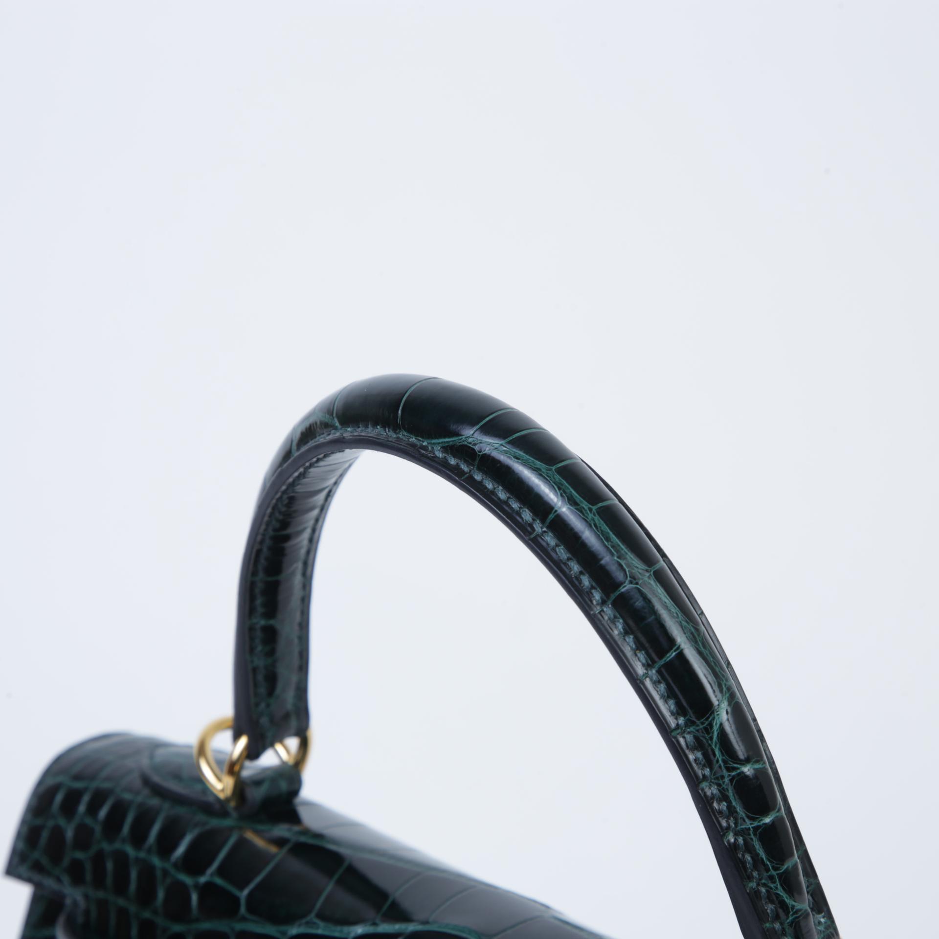 Very Good ( Rank A) HERMÈS Kelly 25 Sellier Vert Cypress (6O) Shiny Alligator Gold hardware U (2022) - 3