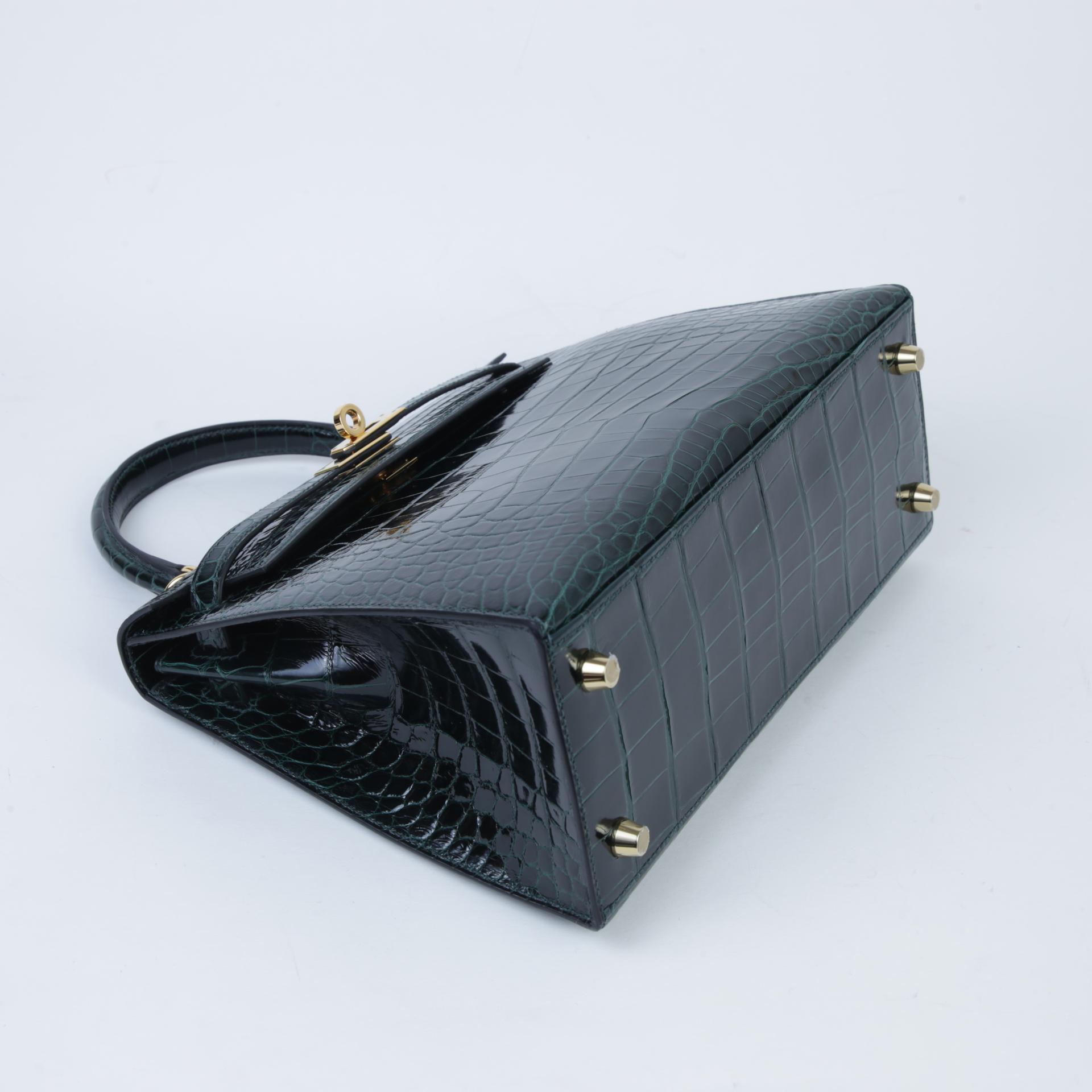 Very Good ( Rank A) HERMÈS Kelly 25 Sellier Vert Cypress (6O) Shiny Alligator Gold hardware U (2022) - 4