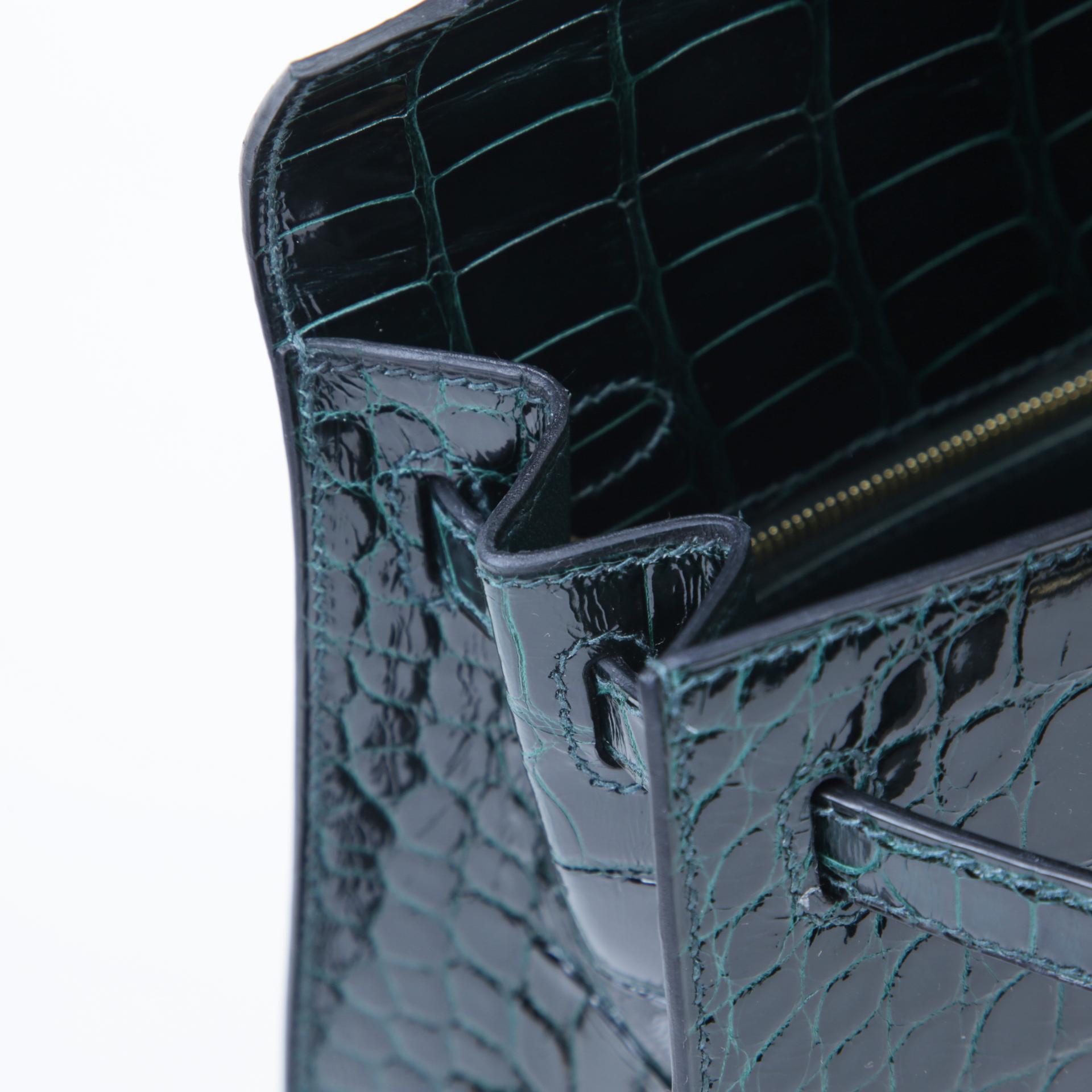 Very Good ( Rank A) HERMÈS Kelly 25 Sellier Vert Cypress (6O) Shiny Alligator Gold hardware U (2022) - 12