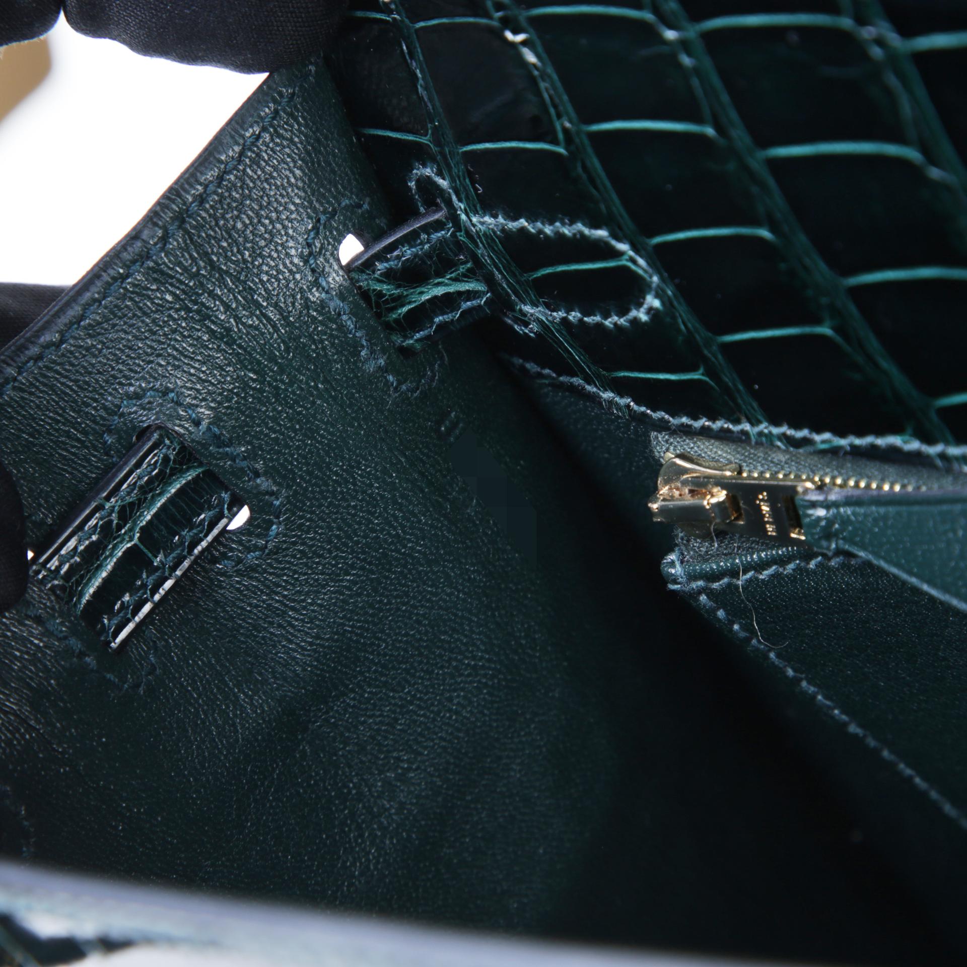 Very Good ( Rank A) HERMÈS Kelly 25 Sellier Vert Cypress (6O) Shiny Alligator Gold hardware U (2022) - 13
