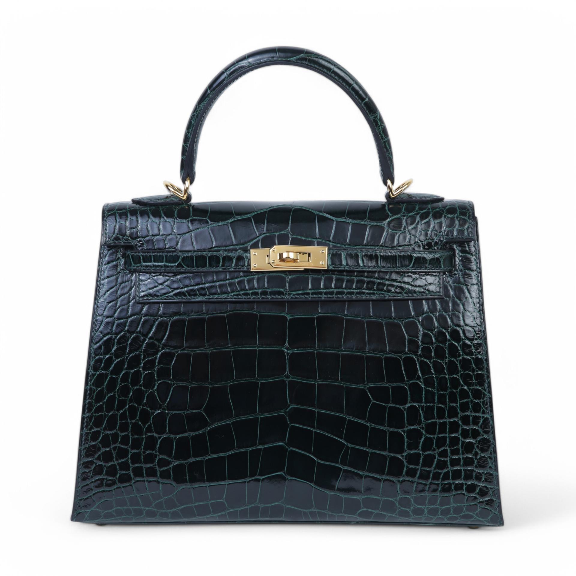Very Good ( Rank A) HERMÈS Kelly 25 Sellier Vert Cypress (6O) Shiny Alligator Gold hardware U (2022) - 1