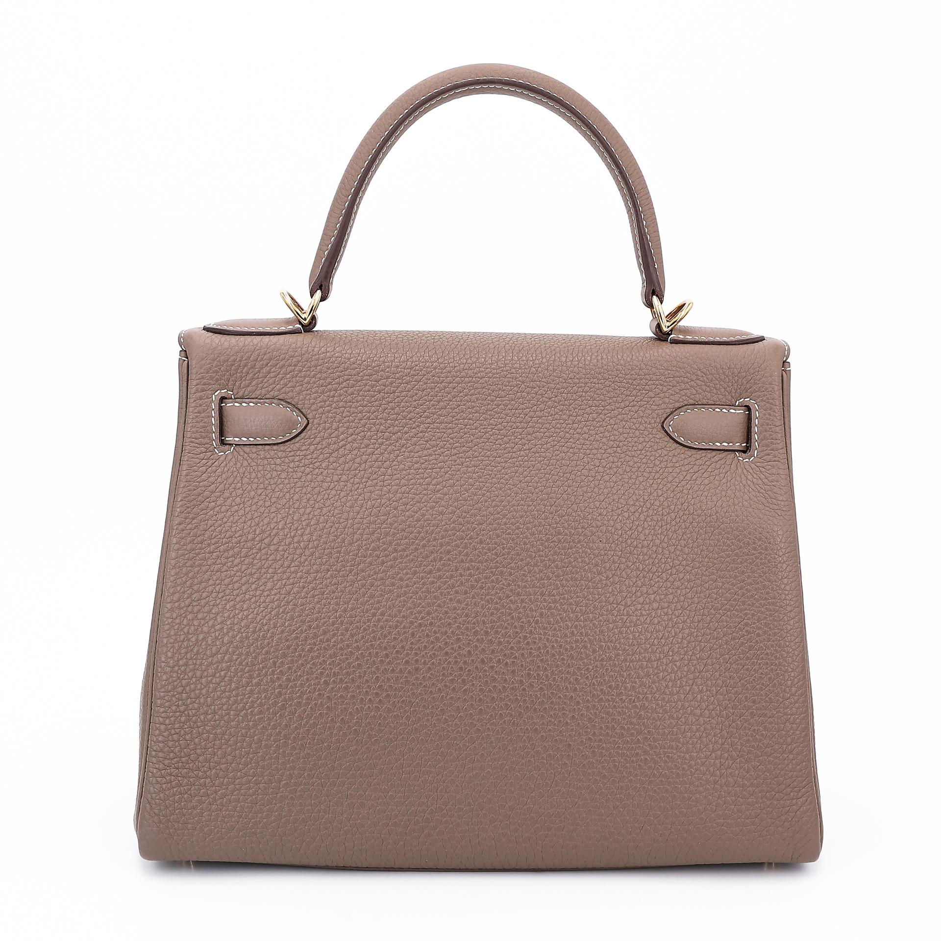 Very Good ( Rank A) HERMÈS Kelly 28 Etoupe (18) Togo Gold hardware Y (2020) - 2