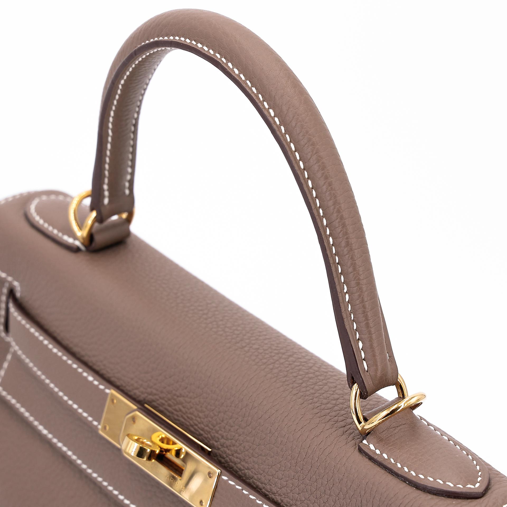 Very Good ( Rank A) HERMÈS Kelly 28 Etoupe (18) Togo Gold hardware Y (2020) - 3