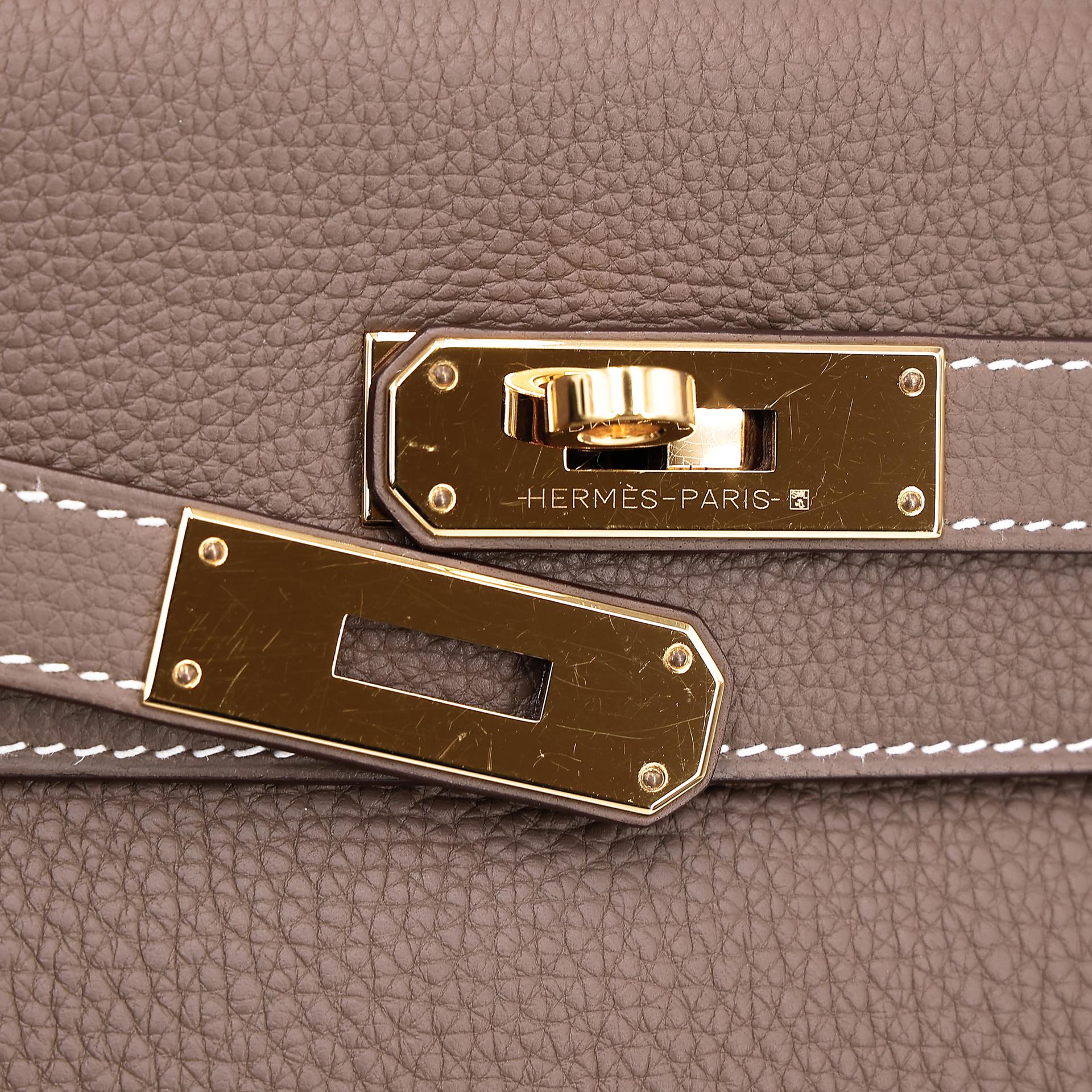 Very Good ( Rank A) HERMÈS Kelly 28 Etoupe (18) Togo Gold hardware Y (2020) - 14
