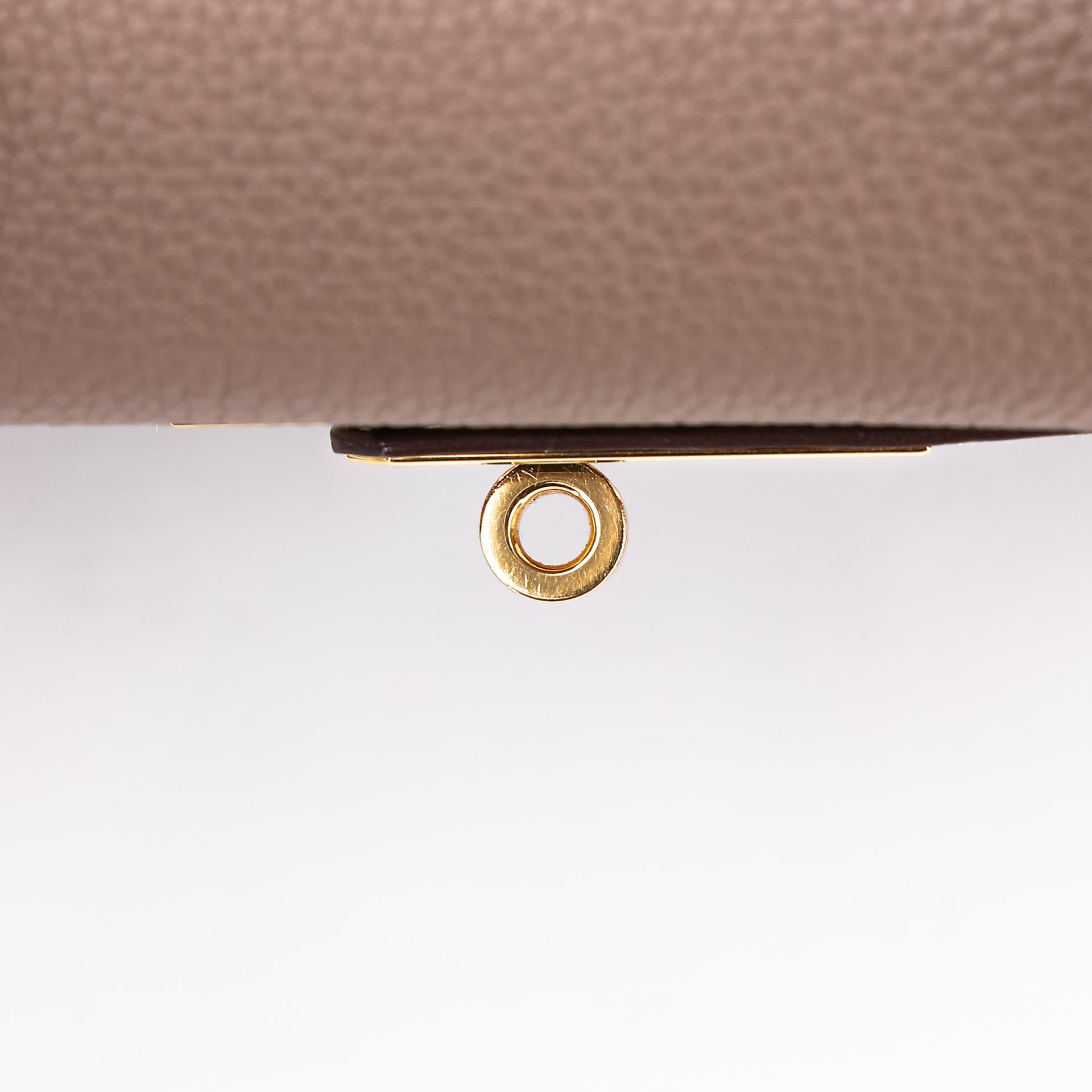 Very Good ( Rank A) HERMÈS Kelly 28 Etoupe (18) Togo Gold hardware Y (2020) - 15