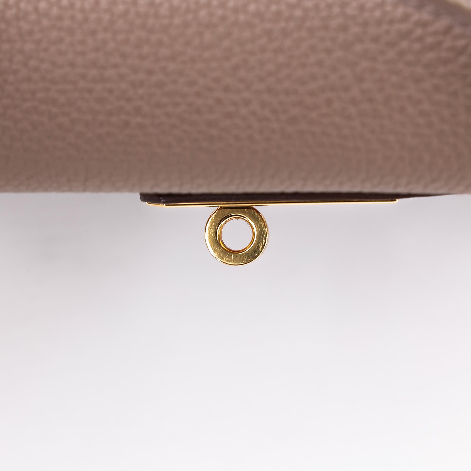 Very Good ( Rank A) HERMÈS Kelly 28 Etoupe (18) Togo Gold hardware Y (2020) - 16