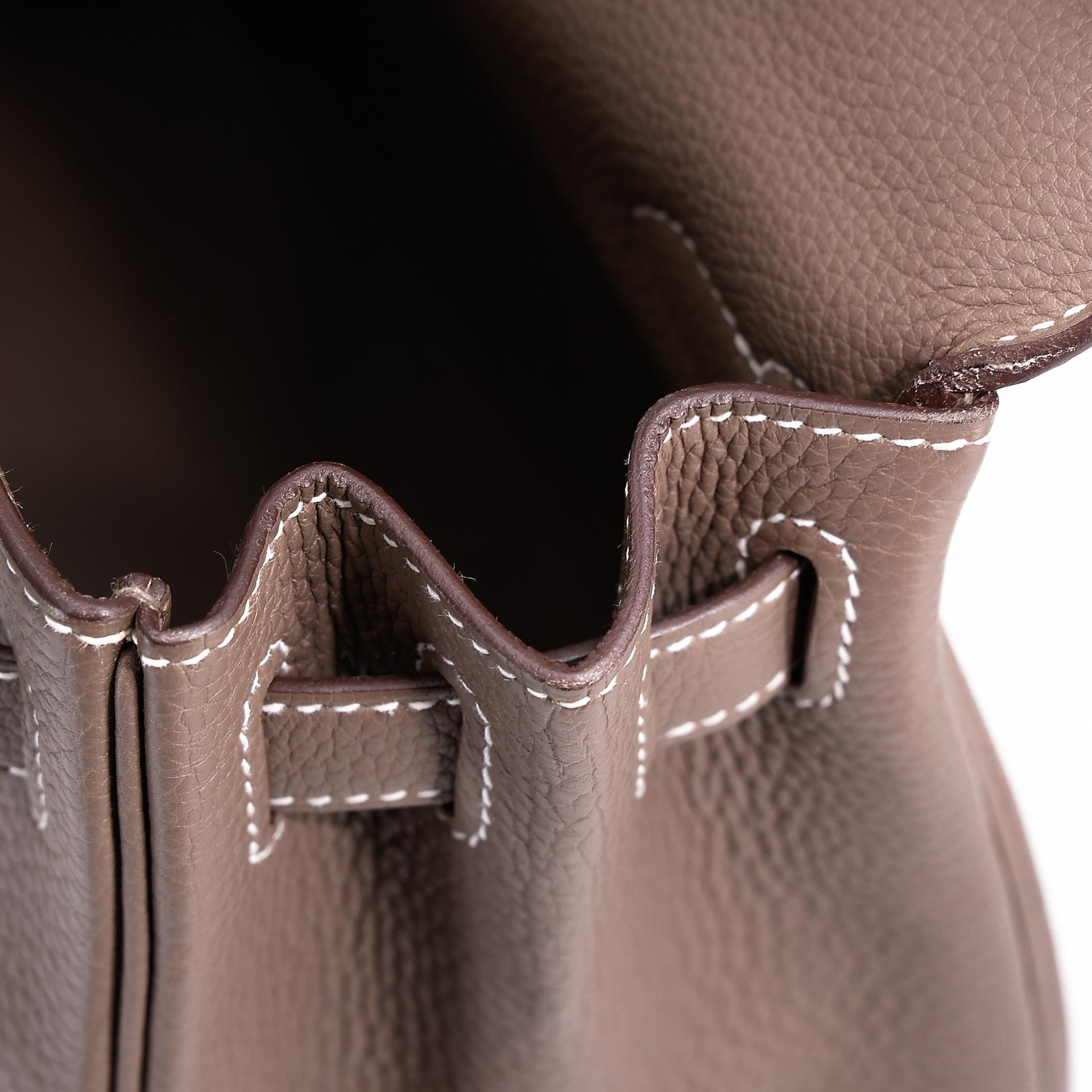 Very Good ( Rank A) HERMÈS Kelly 28 Etoupe (18) Togo Gold hardware Y (2020) - 23