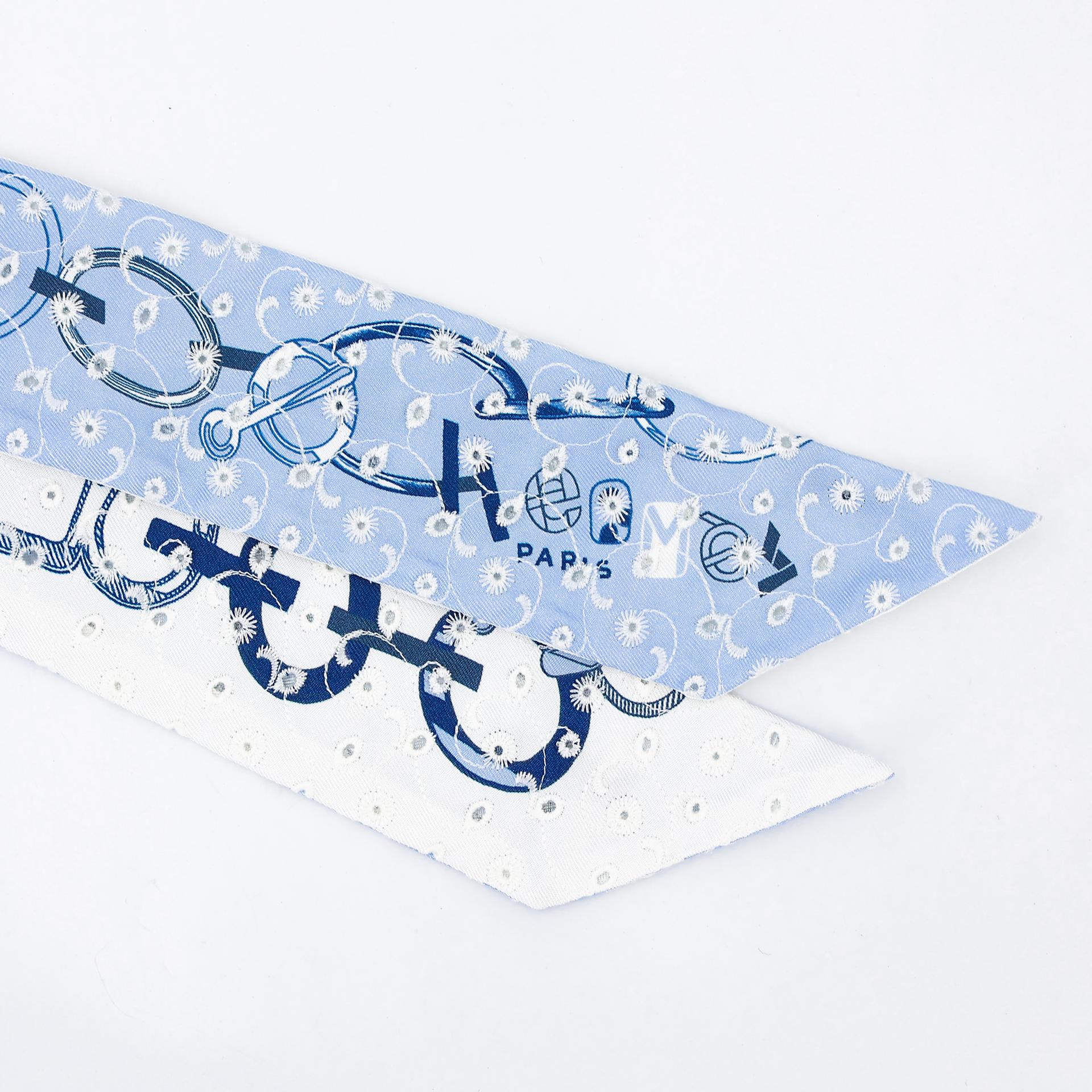 Brand New ( Rank N ) HERMÈS Twilly Do Re Boucles Broderie Anglaise Blue White Silk - 3