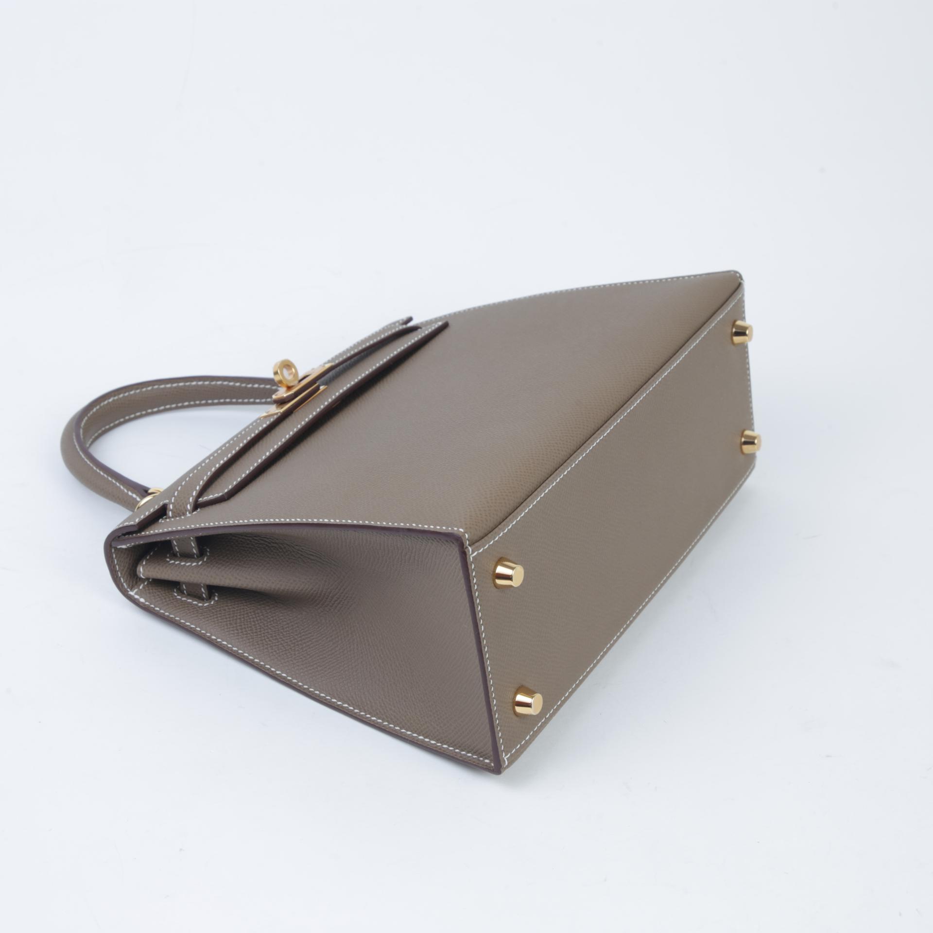 Excellent ( Rank SA ) HERMÈS Kelly 25 Sellier Etoupe (18) Epsom Gold hardware B (2023) - 4