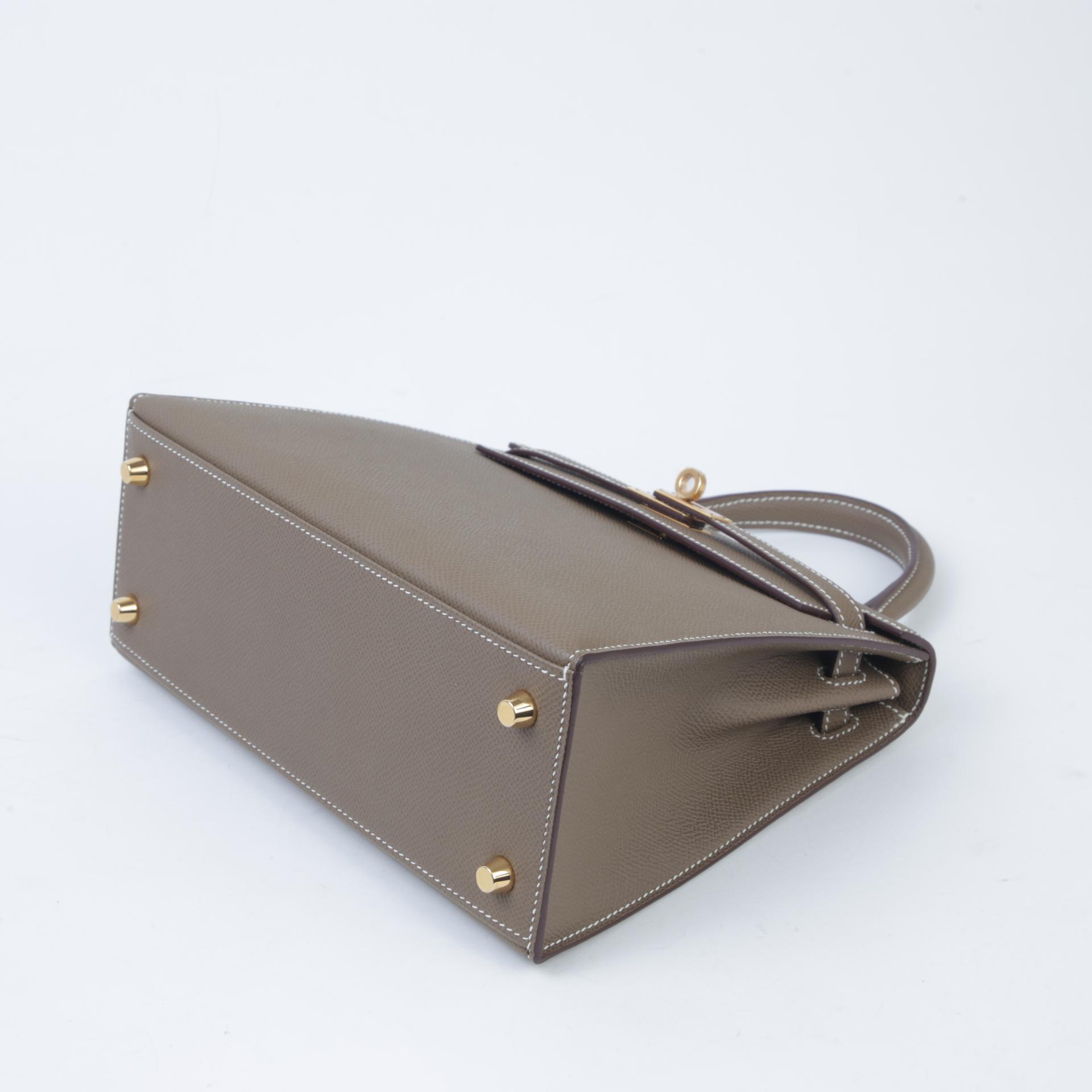 Excellent ( Rank SA ) HERMÈS Kelly 25 Sellier Etoupe (18) Epsom Gold hardware B (2023) - 5