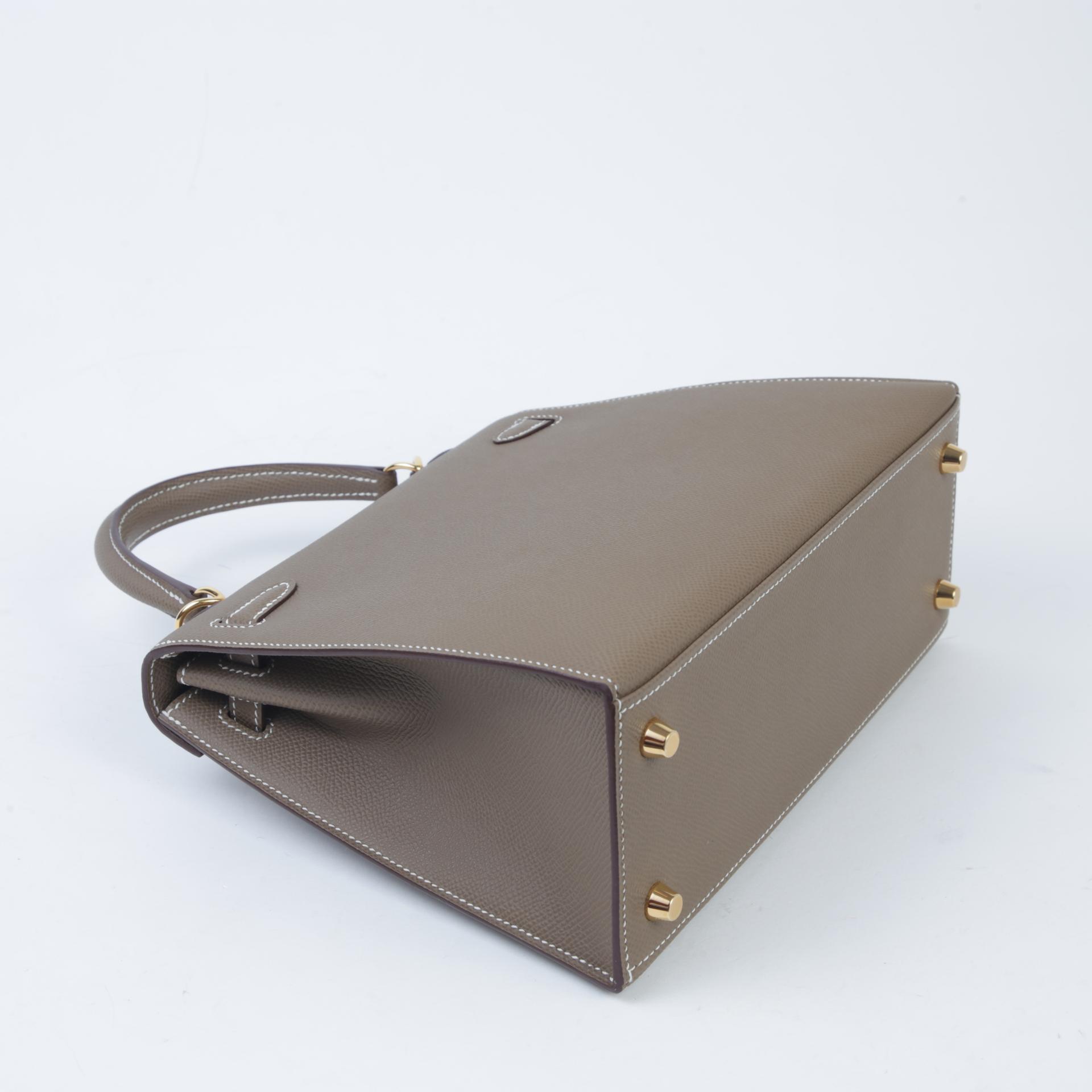 Excellent ( Rank SA ) HERMÈS Kelly 25 Sellier Etoupe (18) Epsom Gold hardware B (2023) - 6