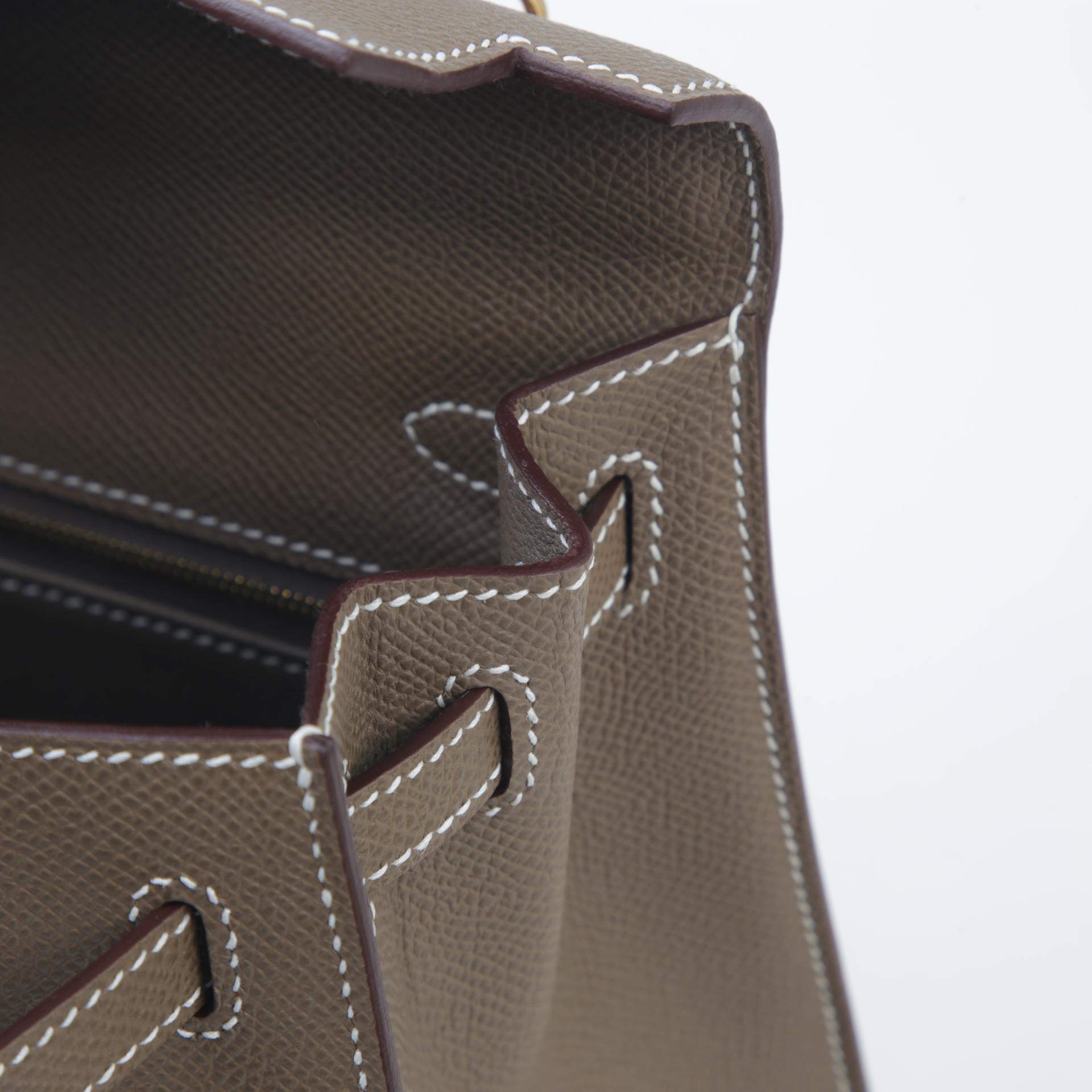 Excellent ( Rank SA ) HERMÈS Kelly 25 Sellier Etoupe (18) Epsom Gold hardware B (2023) - 11