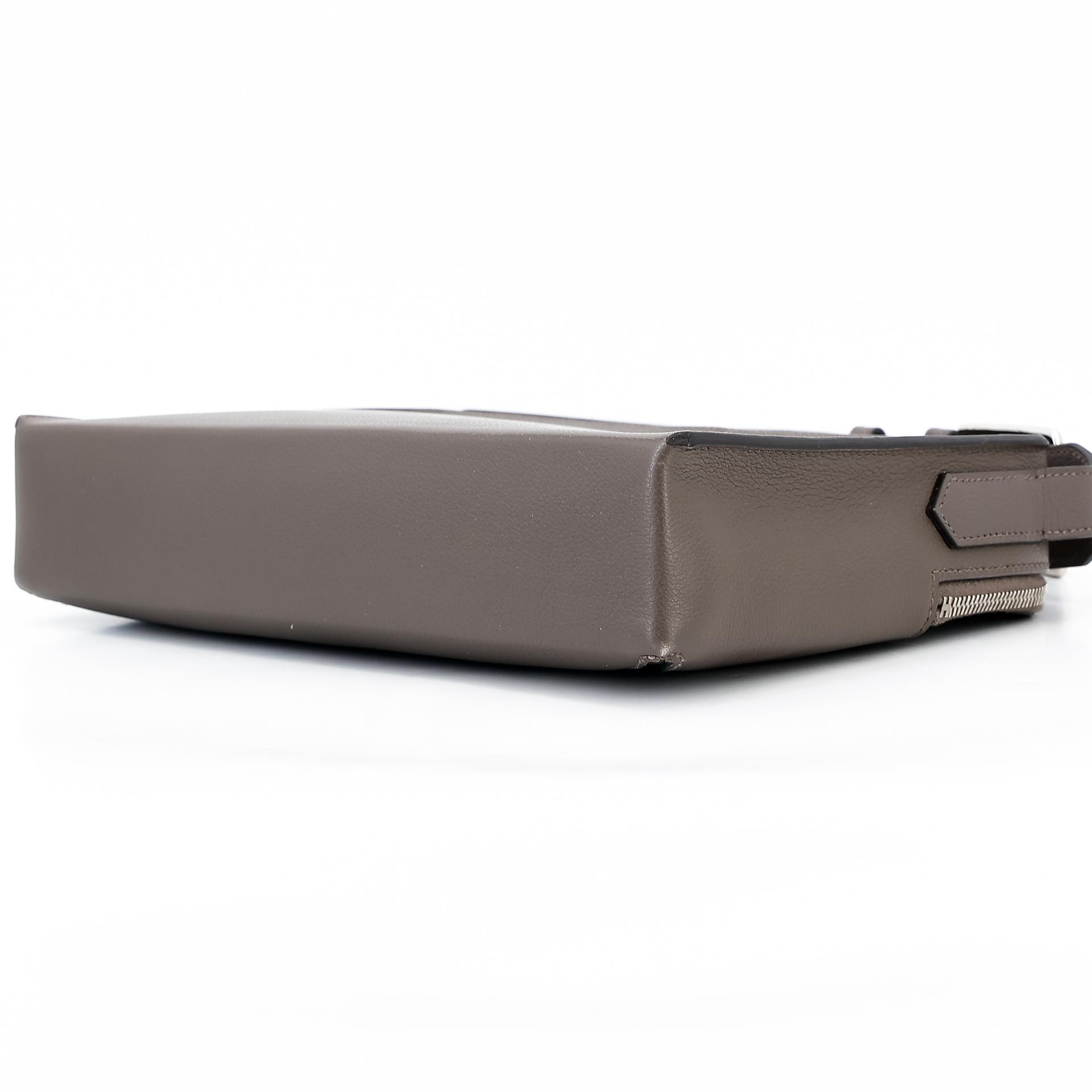 Very Good ( Rank A) HERMÈS Flash Messenger 28 Etain (8F) Evercolor Palladium hardware Z (2021) - 10