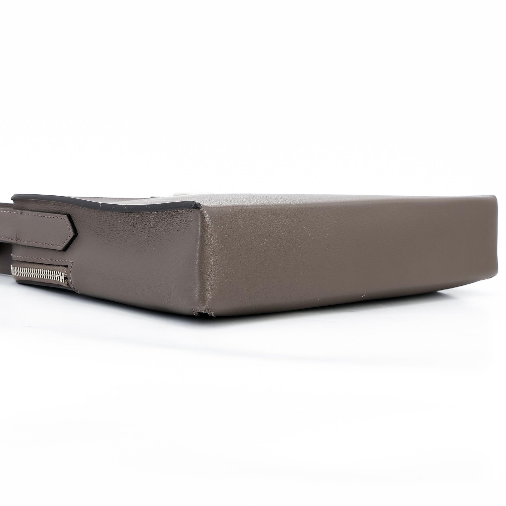 Very Good ( Rank A) HERMÈS Flash Messenger 28 Etain (8F) Evercolor Palladium hardware Z (2021) - 11