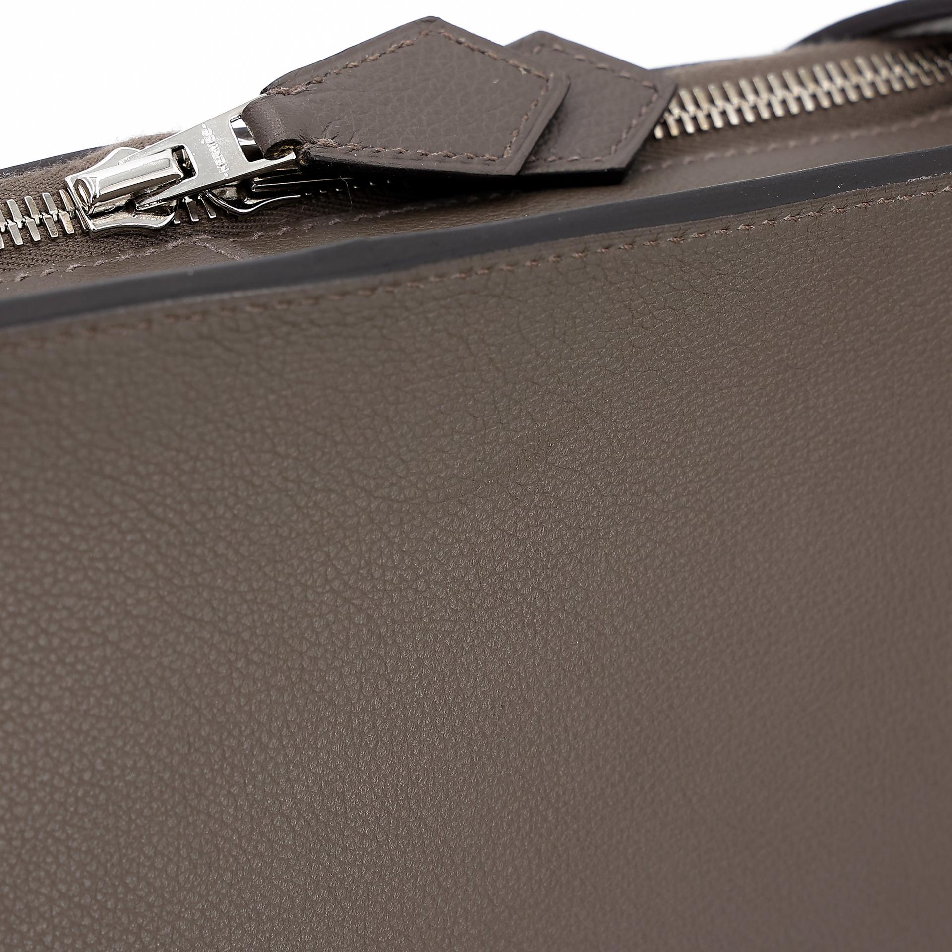 Very Good ( Rank A) HERMÈS Flash Messenger 28 Etain (8F) Evercolor Palladium hardware Z (2021) - 17