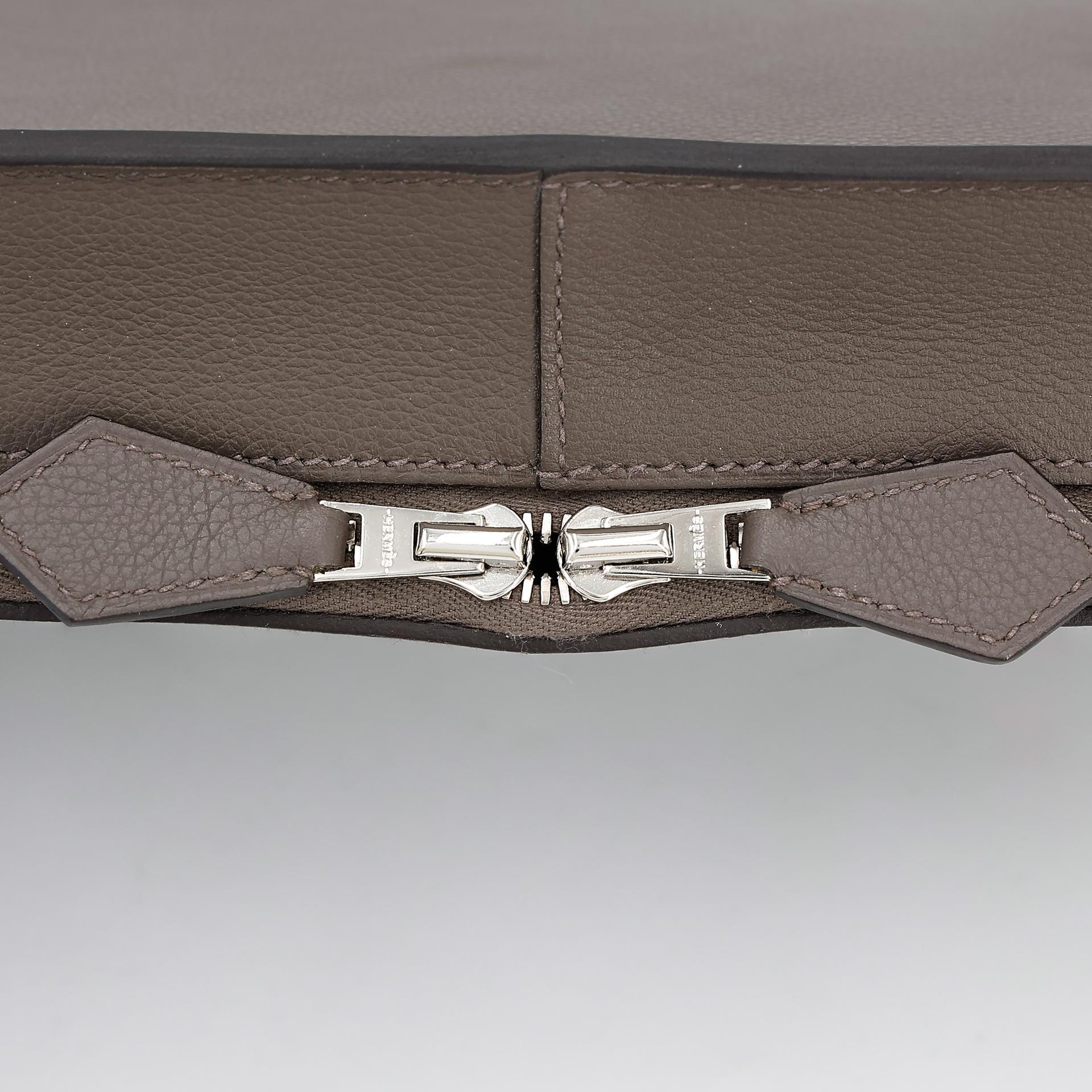 Very Good ( Rank A) HERMÈS Flash Messenger 28 Etain (8F) Evercolor Palladium hardware Z (2021) - 19