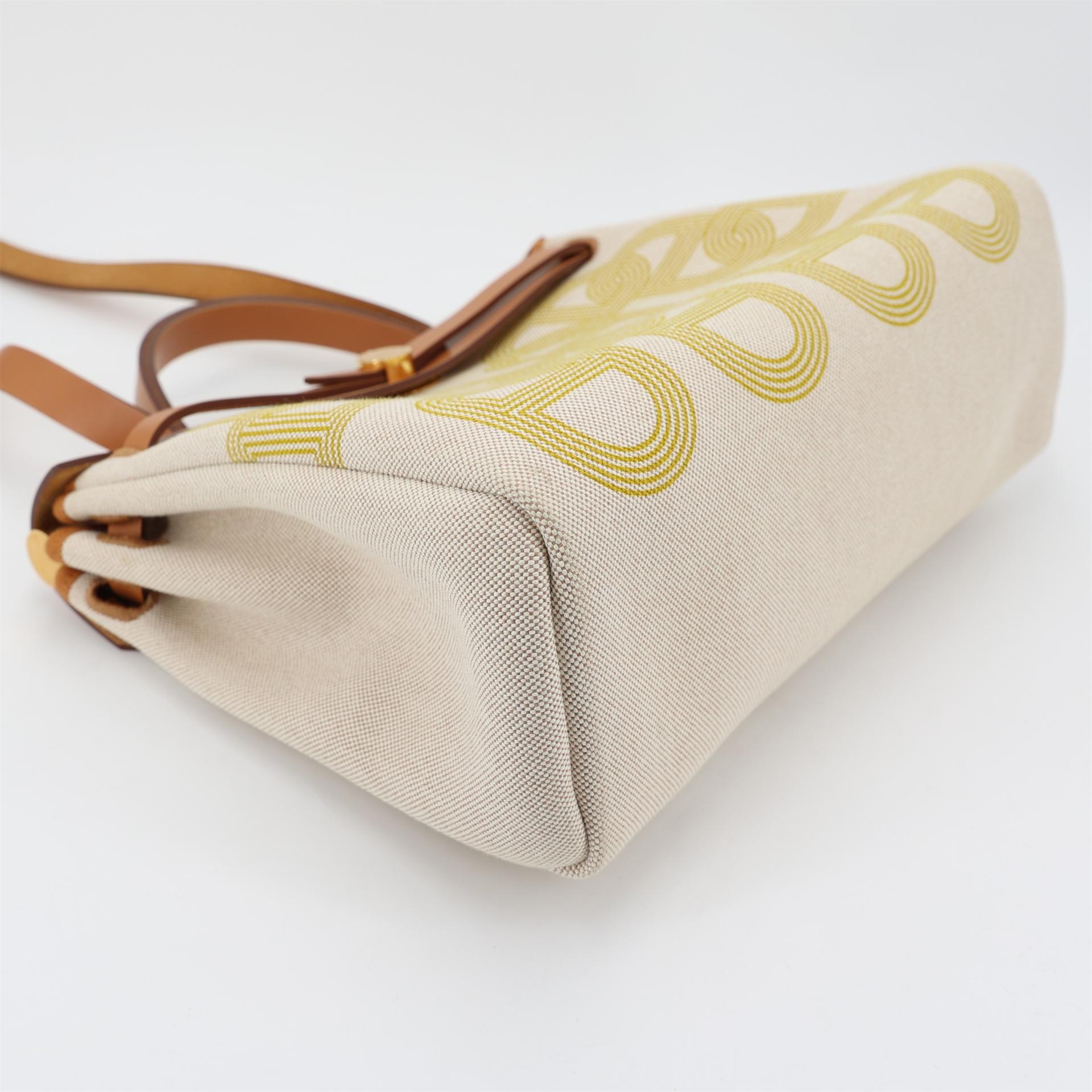 Excellent ( Rank SA ) HERMÈS Limited Edition Herbag Zip 31 PM  Fauve (34) Beige Canvas Gold hardware B (2023) - 5