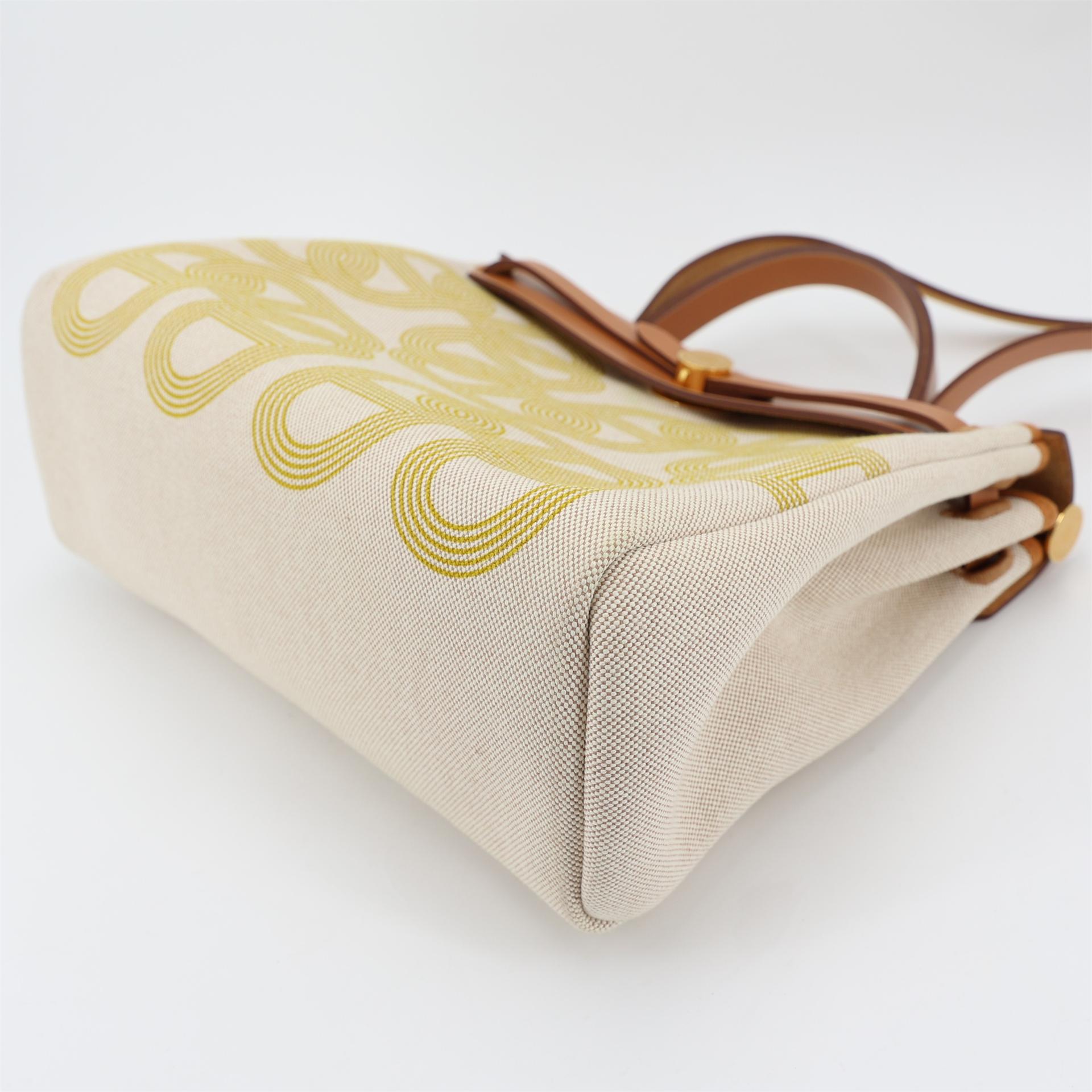Excellent ( Rank SA ) HERMÈS Limited Edition Herbag Zip 31 PM  Fauve (34) Beige Canvas Gold hardware B (2023) - 6