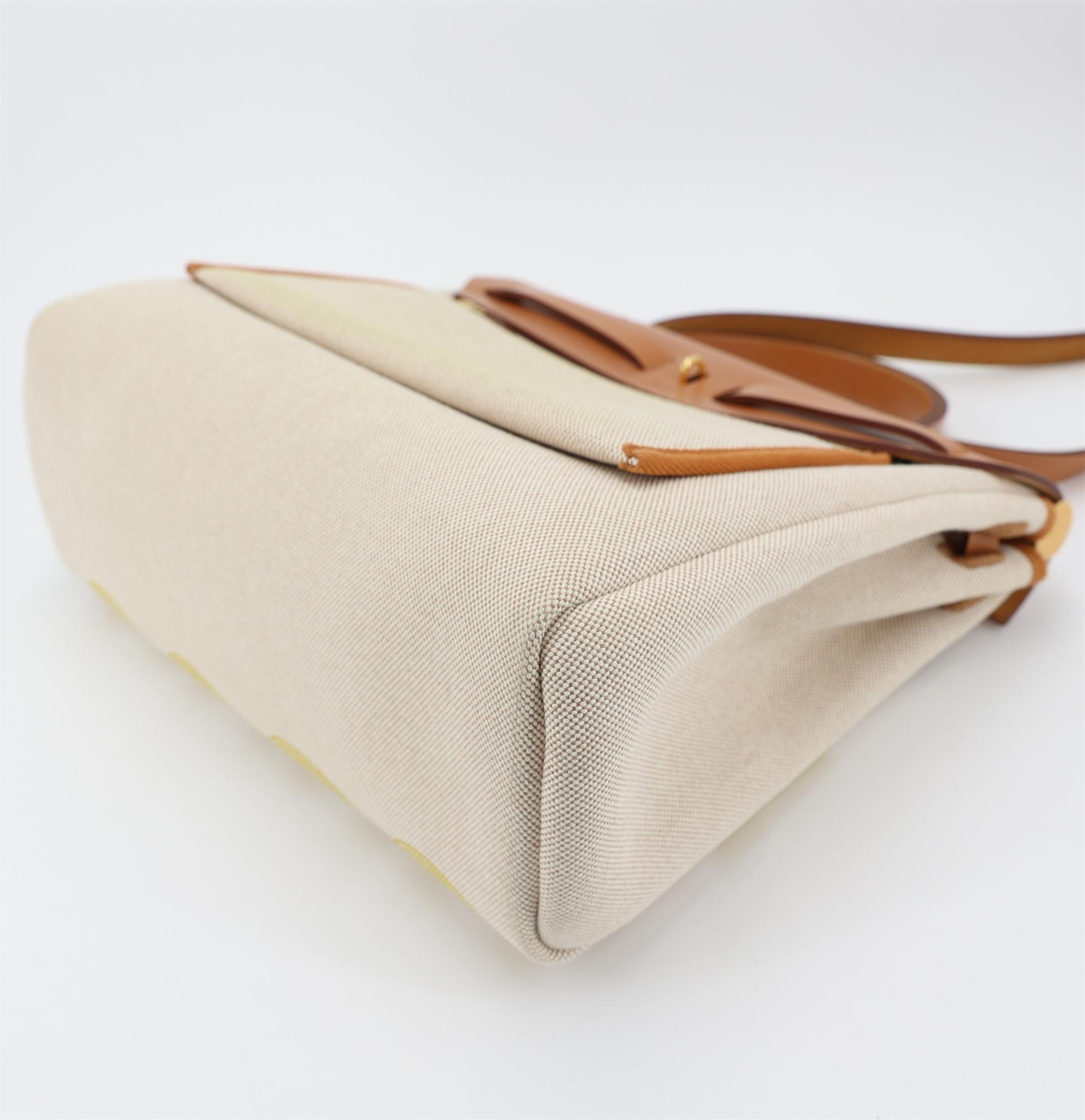 Excellent ( Rank SA ) HERMÈS Limited Edition Herbag Zip 31 PM  Fauve (34) Beige Canvas Gold hardware B (2023) - 8