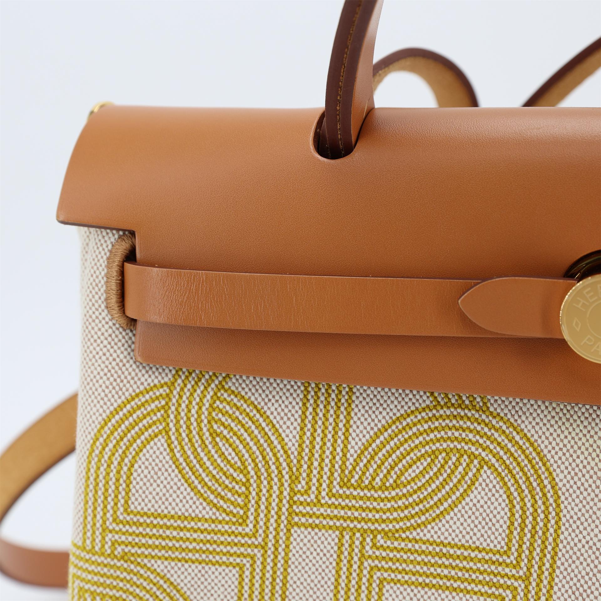Excellent ( Rank SA ) HERMÈS Limited Edition Herbag Zip 31 PM  Fauve (34) Beige Canvas Gold hardware B (2023) - 14