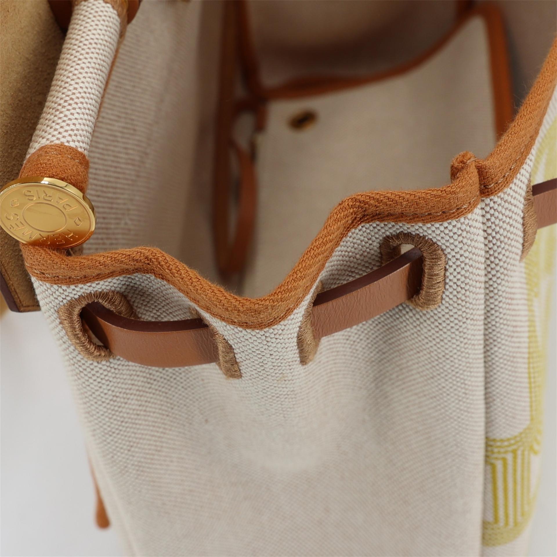 Excellent ( Rank SA ) HERMÈS Limited Edition Herbag Zip 31 PM  Fauve (34) Beige Canvas Gold hardware B (2023) - 19