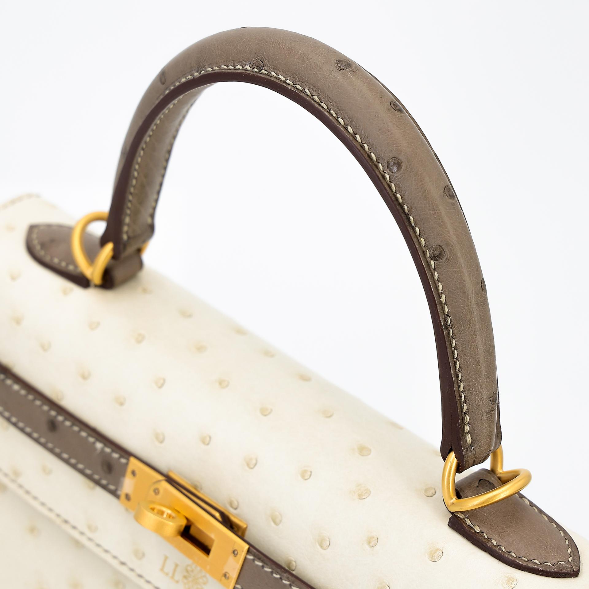 Unused ( Rank NS ) HERMÈS Special Order Kelly 25 Sellier HSS Etoupe (18) Nata (I2) Ostrich Brushed Gold hardware U (2022) - 3
