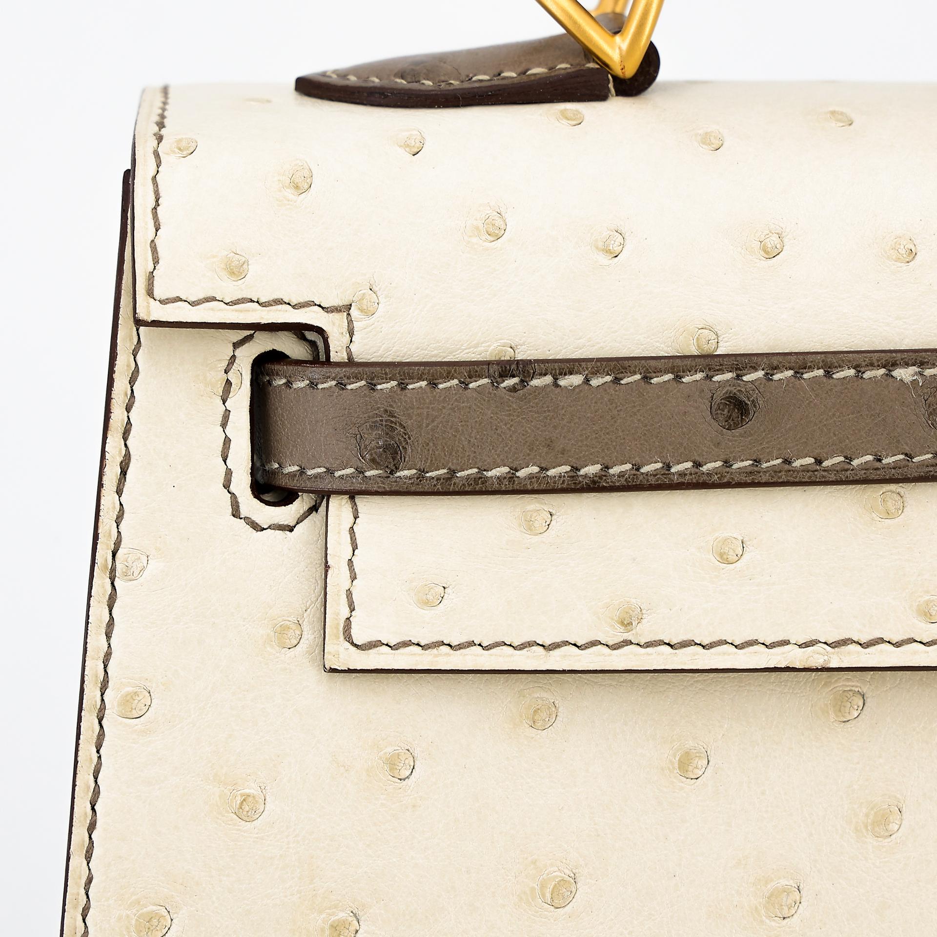 Unused ( Rank NS ) HERMÈS Special Order Kelly 25 Sellier HSS Etoupe (18) Nata (I2) Ostrich Brushed Gold hardware U (2022) - 9