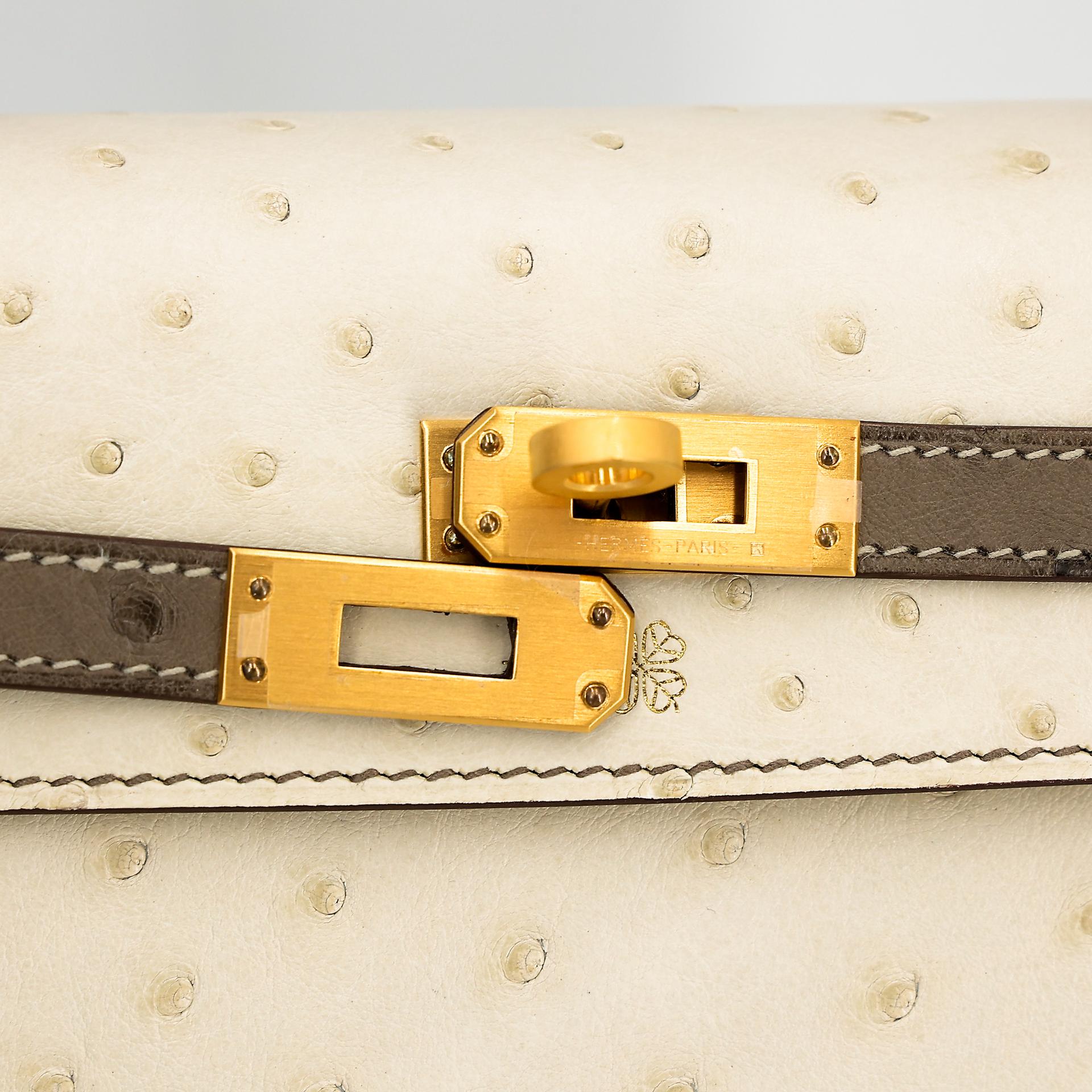 Unused ( Rank NS ) HERMÈS Special Order Kelly 25 Sellier HSS Etoupe (18) Nata (I2) Ostrich Brushed Gold hardware U (2022) - 11