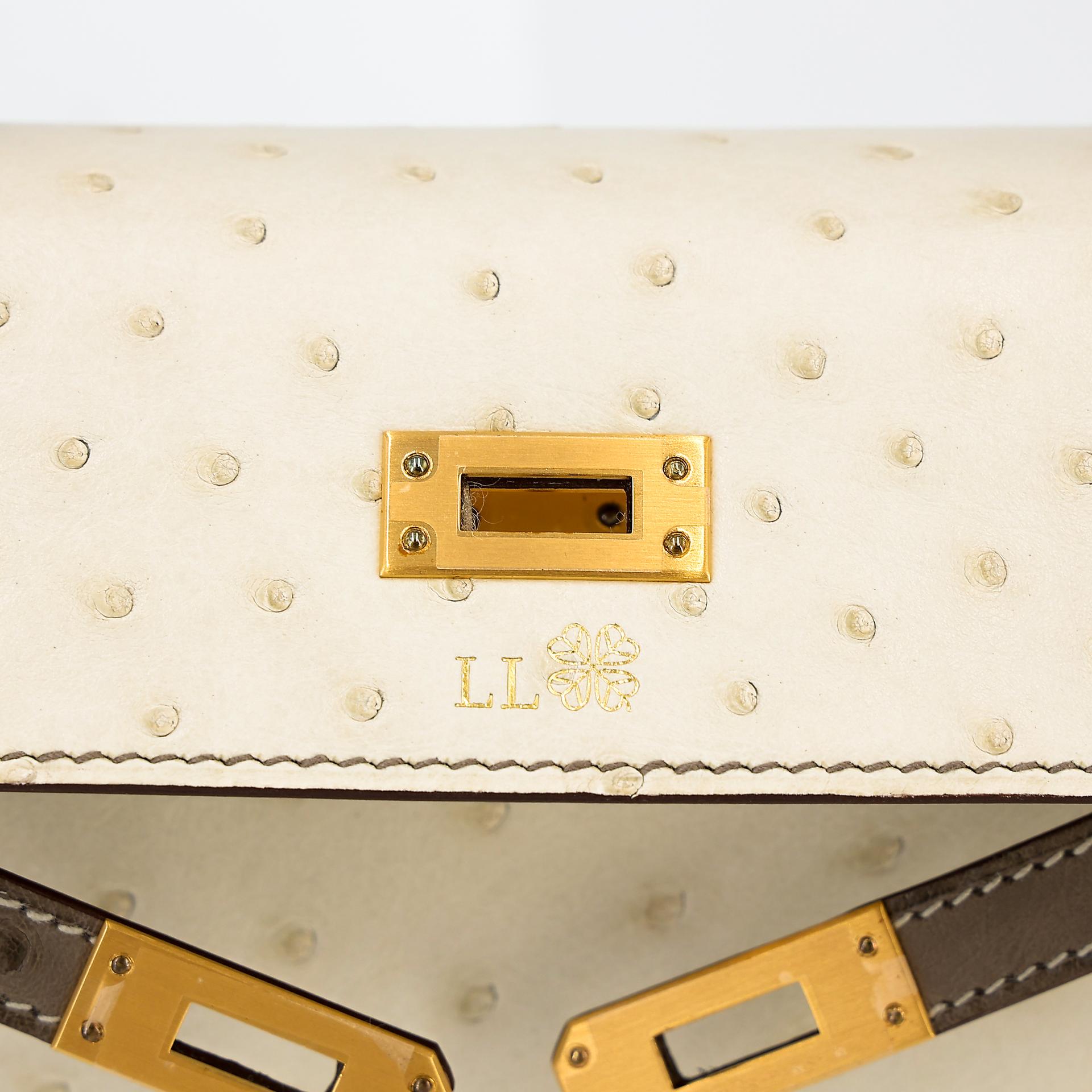 Unused ( Rank NS ) HERMÈS Special Order Kelly 25 Sellier HSS Etoupe (18) Nata (I2) Ostrich Brushed Gold hardware U (2022) - 13