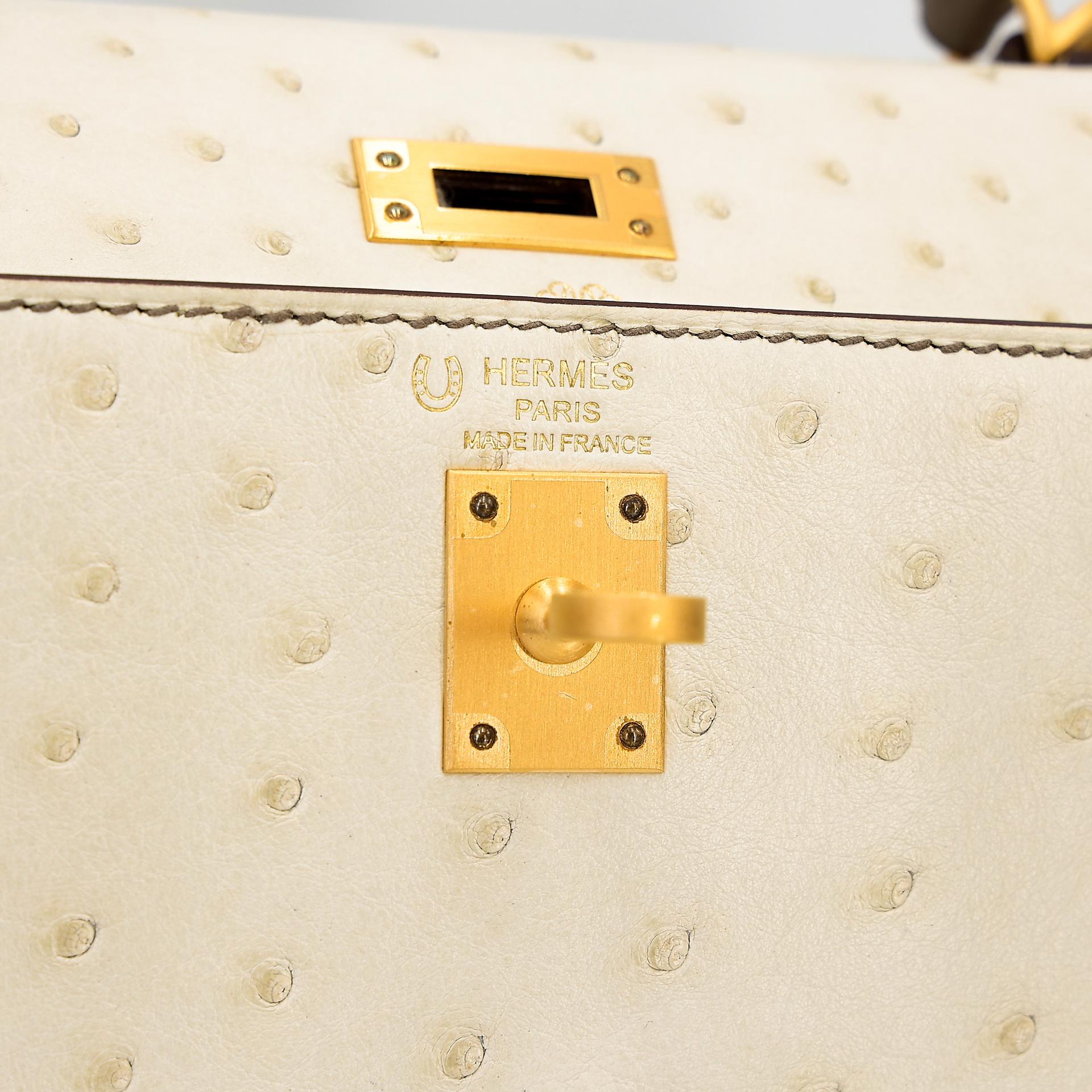 Unused ( Rank NS ) HERMÈS Special Order Kelly 25 Sellier HSS Etoupe (18) Nata (I2) Ostrich Brushed Gold hardware U (2022) - 16