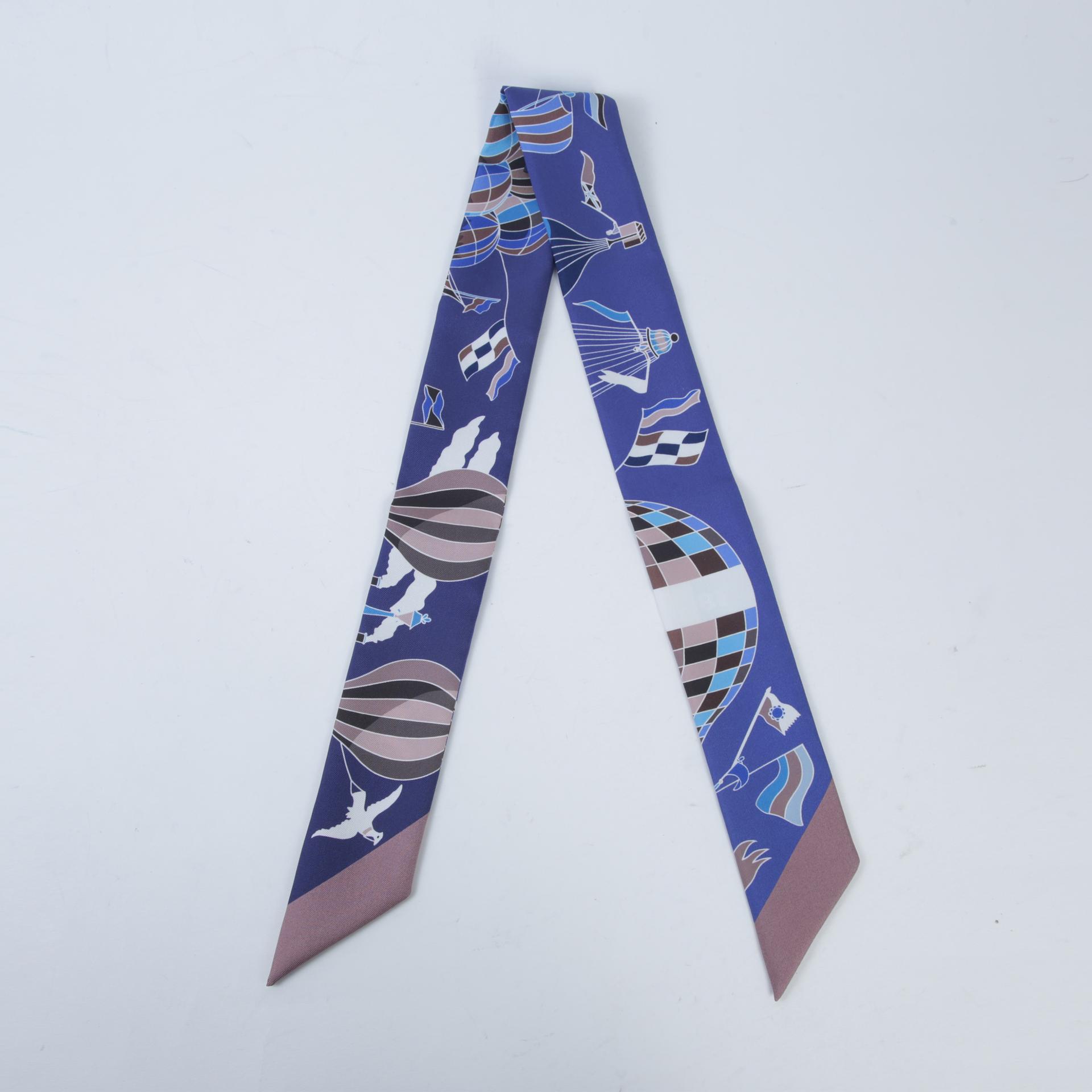 Unused ( Rank NS ) HERMÈS TwillyLes Folies du Ciel Navy (7U) Blue Silk - 2