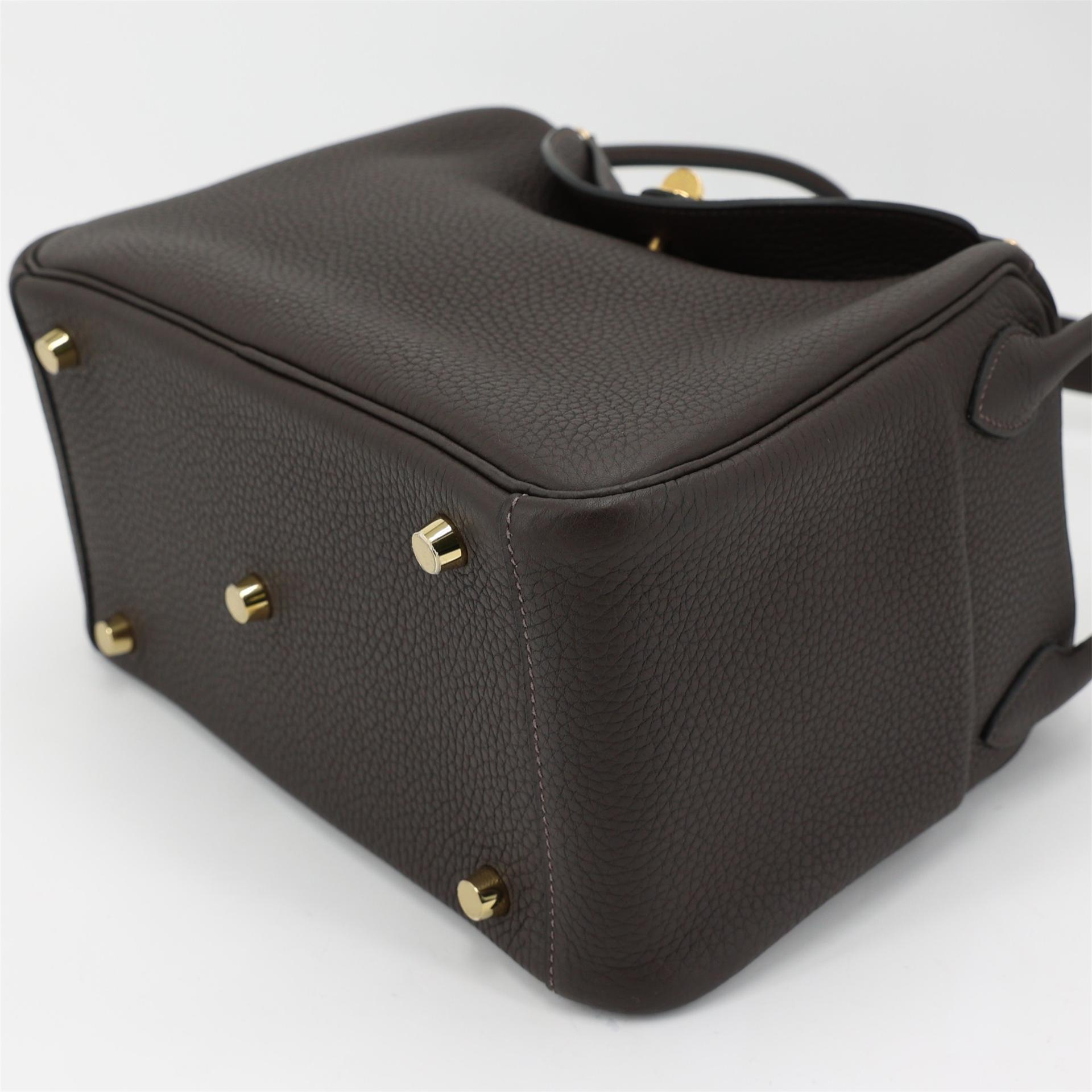 Excellent ( Rank SA ) HERMÈS Lindy 26 Ebene (46) Clemence Gold hardware D (2019) - 5