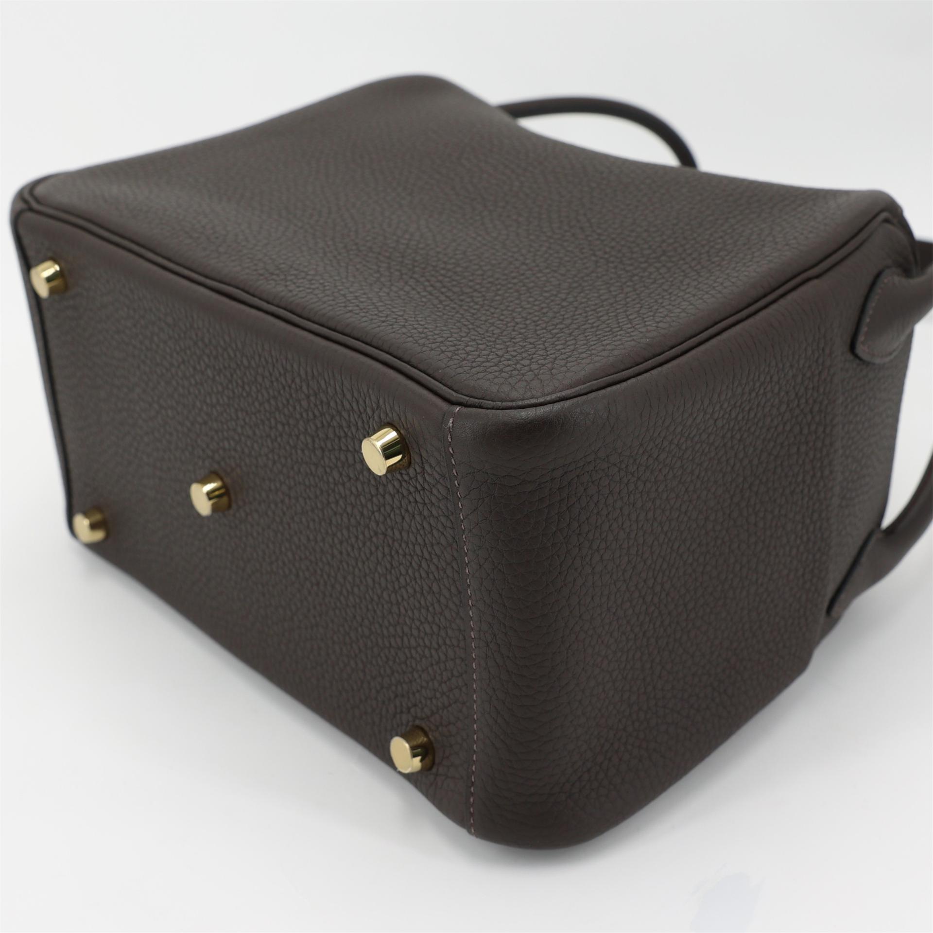 Excellent ( Rank SA ) HERMÈS Lindy 26 Ebene (46) Clemence Gold hardware D (2019) - 7