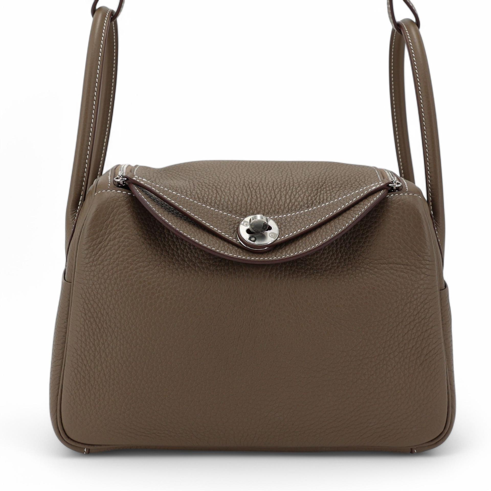 Excellent ( Rank SA ) HERMÈS Lindy 26 Etoupe (18) Clemence Palladium hardware U (2022) - 1