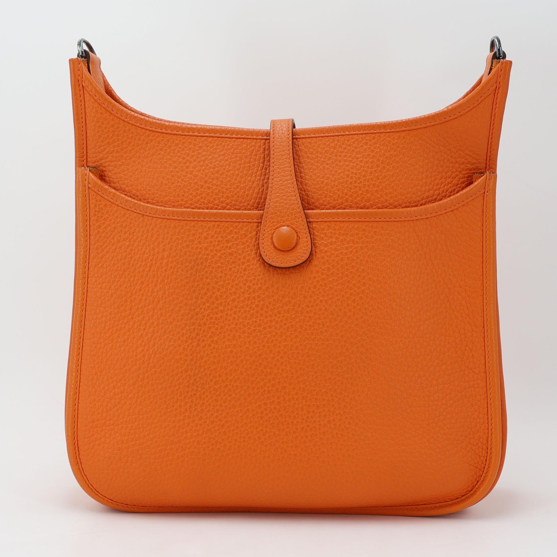 Good ( Rank AB) HERMÈS Evelyne 29 Orange Clemence Palladium hardware Square N (2010) - 2