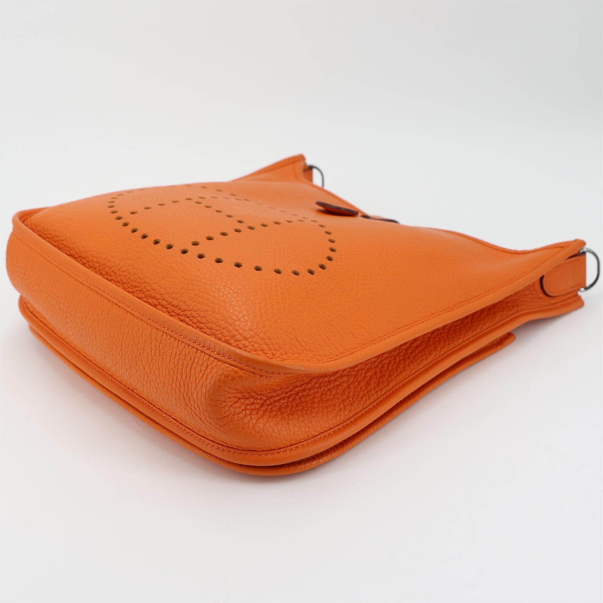 Good ( Rank AB) HERMÈS Evelyne 29 Orange Clemence Palladium hardware Square N (2010) - 4